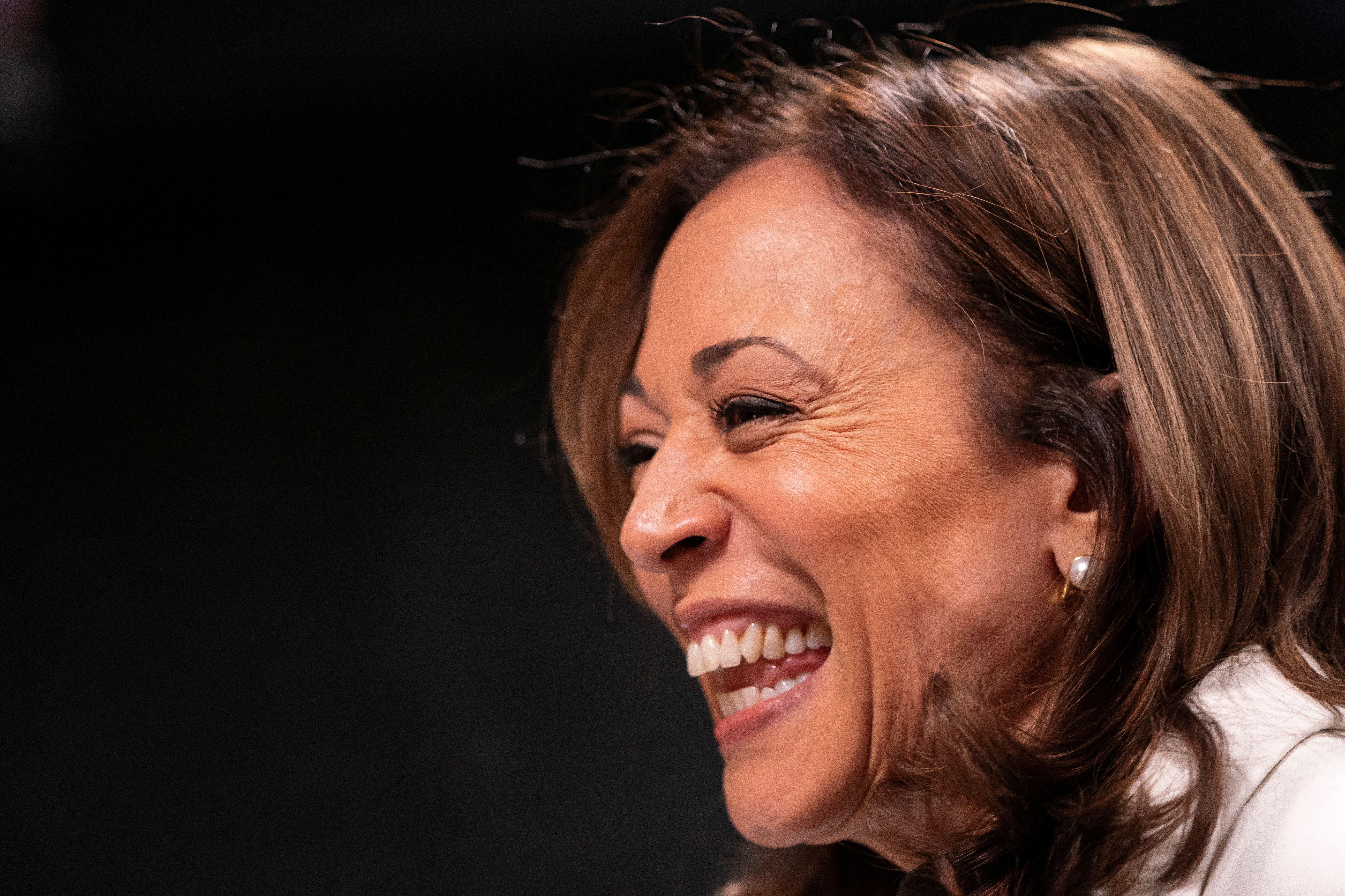 image Harris, Trump locked in tight US presidential race, Reuters/Ipsos poll finds