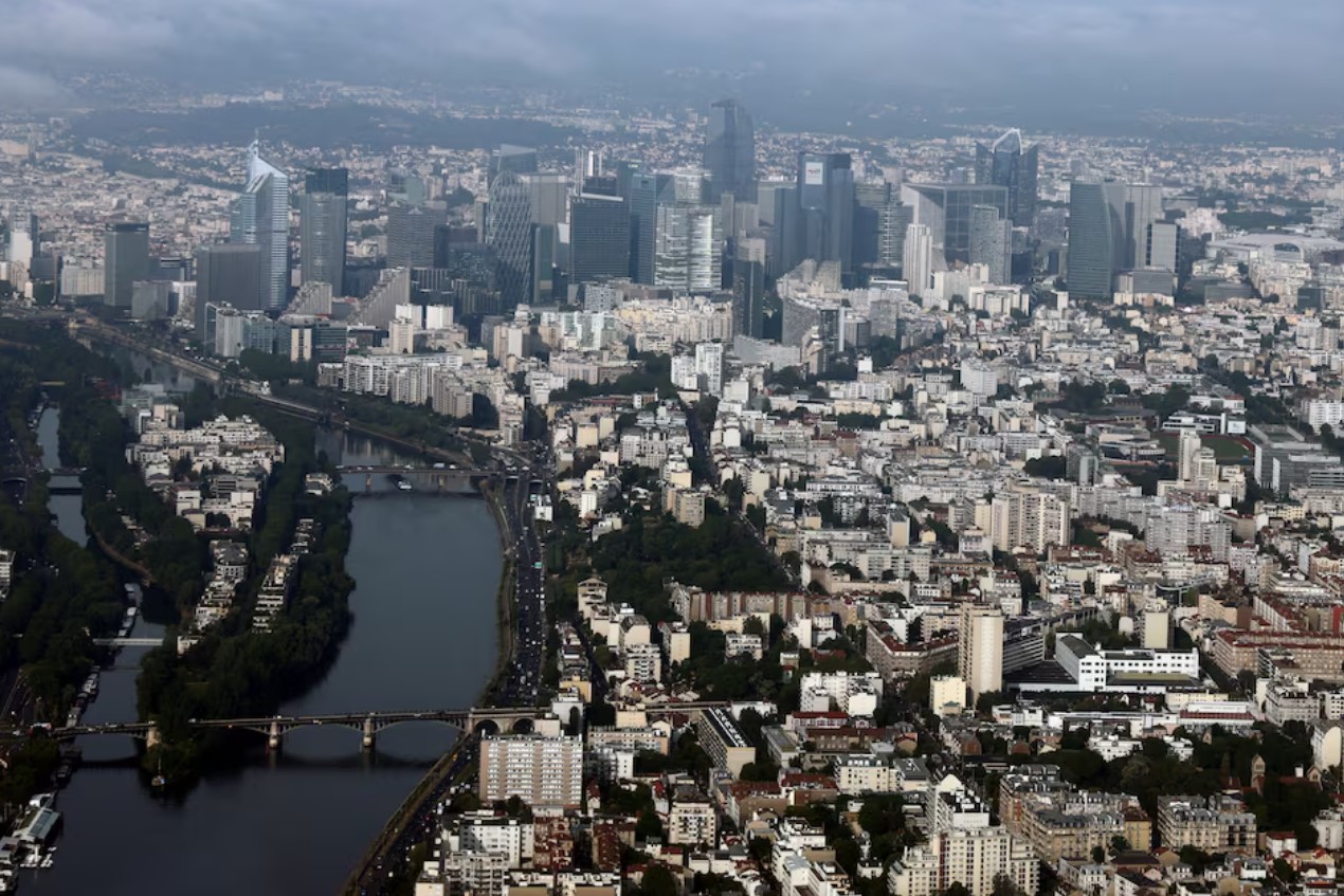 image French borrowing costs rise above Greece for the first time in 12 years
