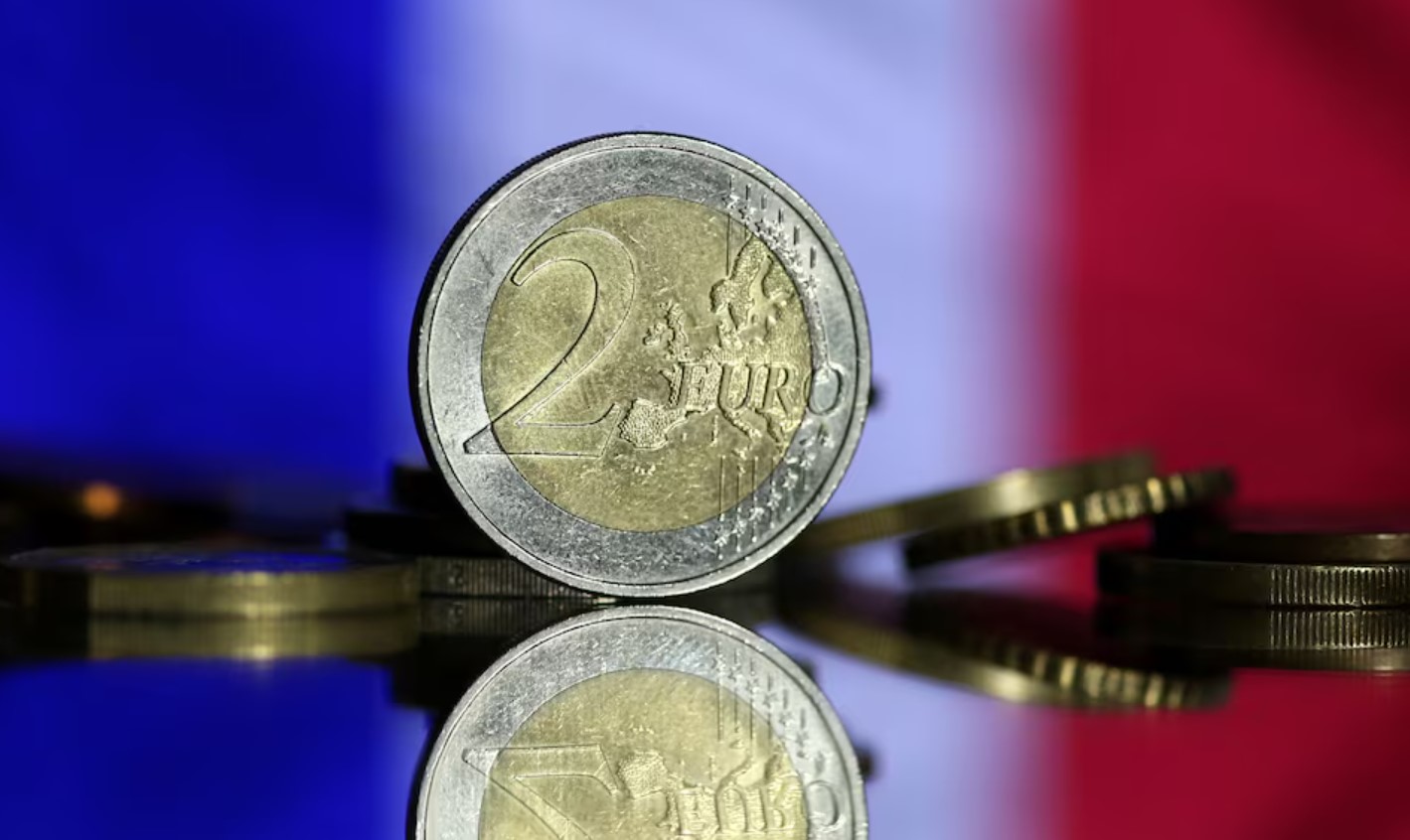 image French election result spurs market volatility, Euro dips