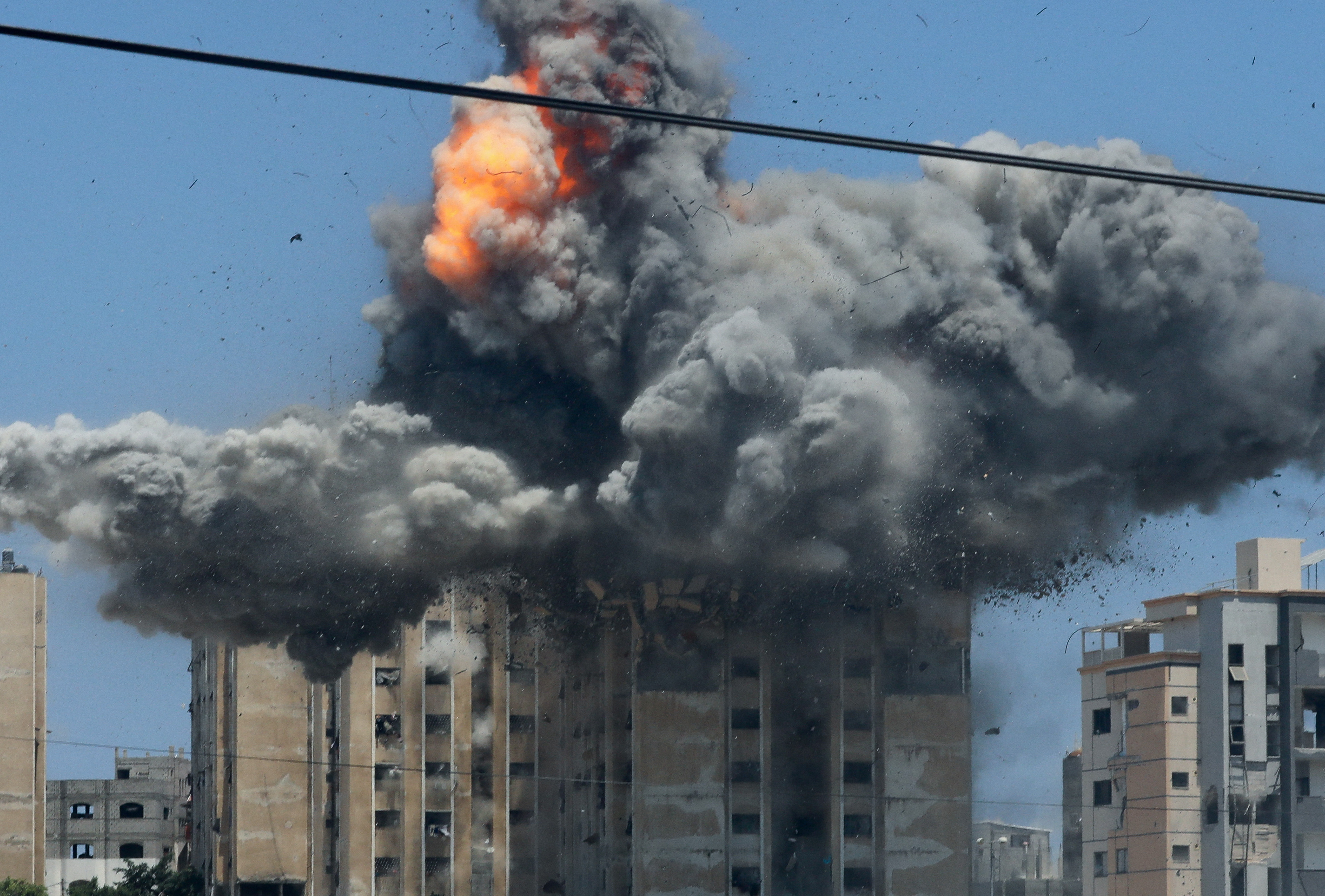 image Fighting rages in southern Gaza, Israeli strikes hit central areas