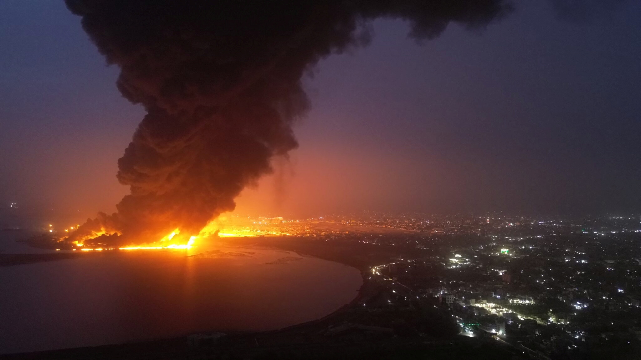 image Tanker adrift after multiple attacks in Red Sea, UK maritime agency says