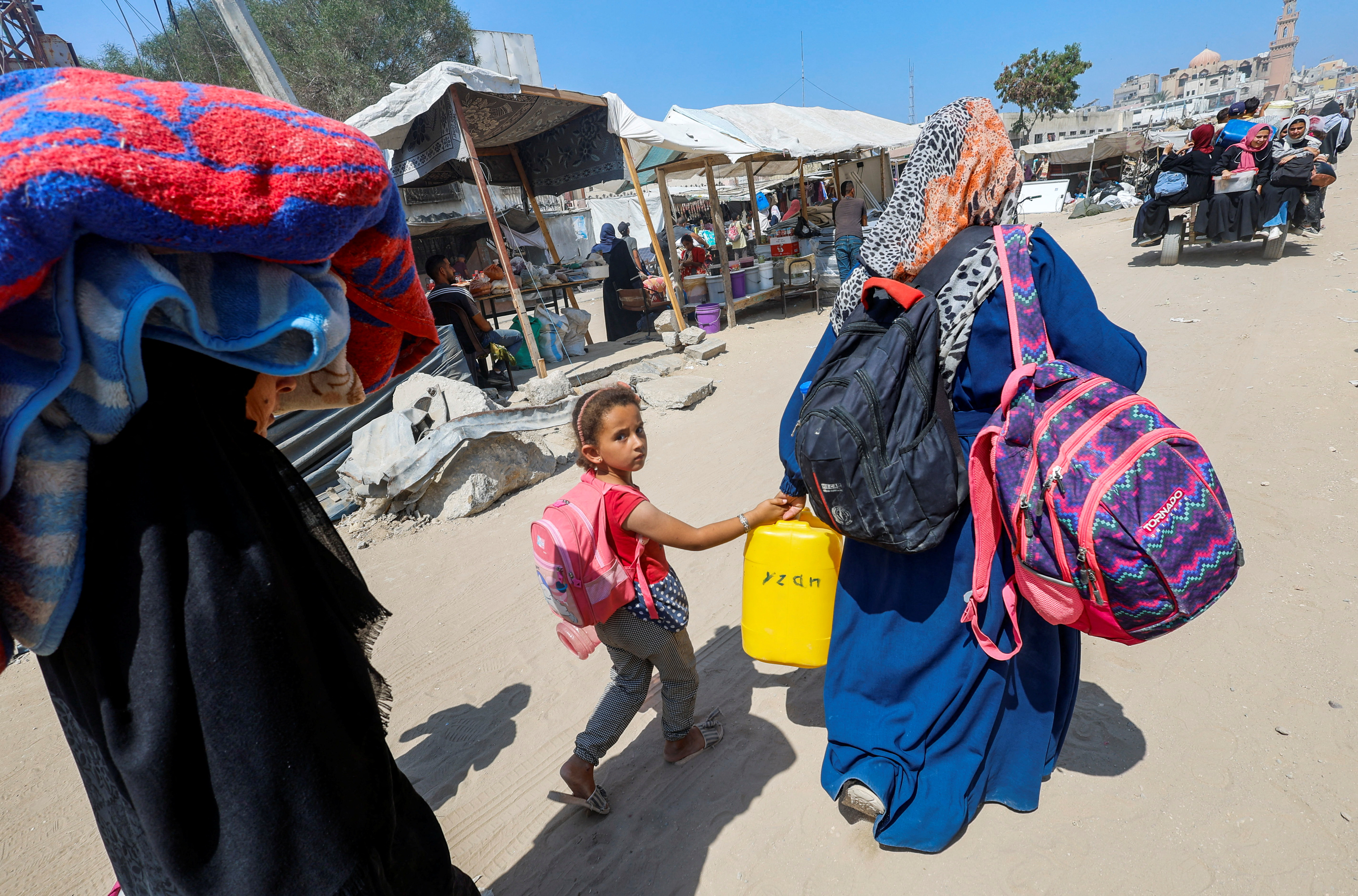 image Thousands flee their homes as Israeli forces bomb southern Gaza