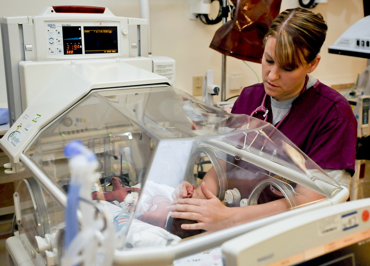 image Health minister calls on the young to take up nursing