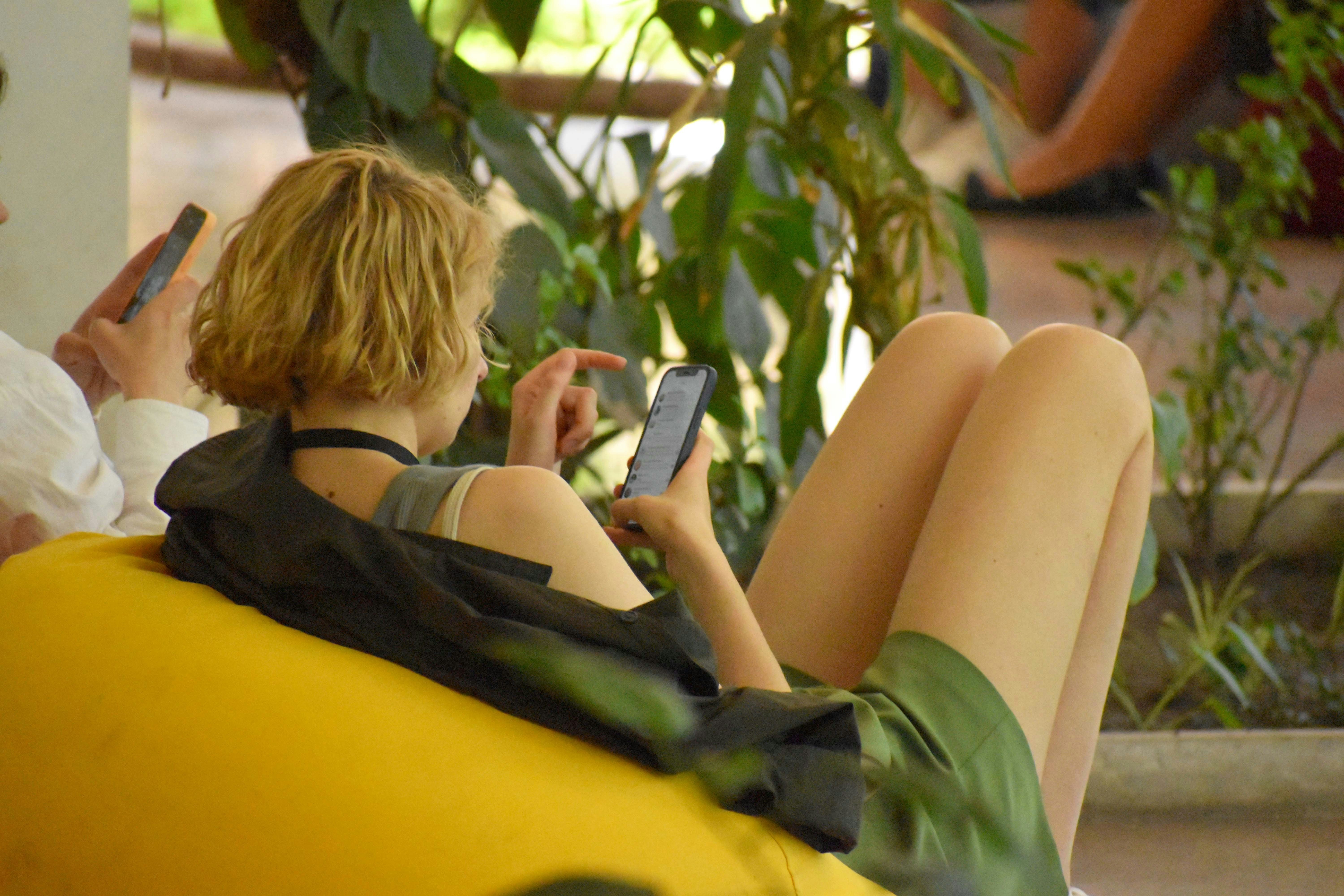 image Finding balance: Practicing mindful screen time in the digital age