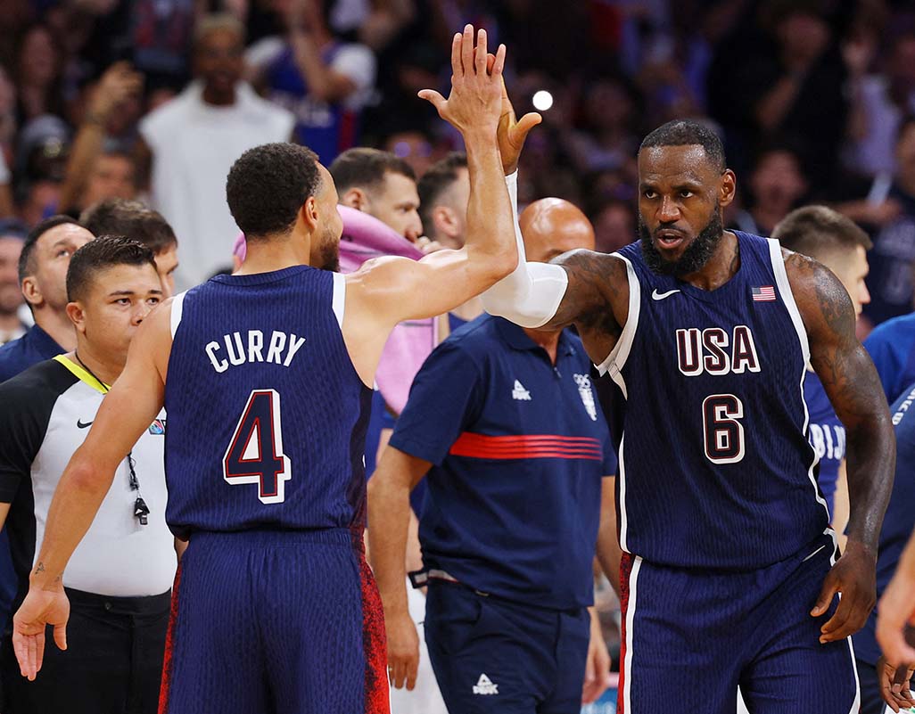 image US Dream Team arrives in Paris dialling up star power