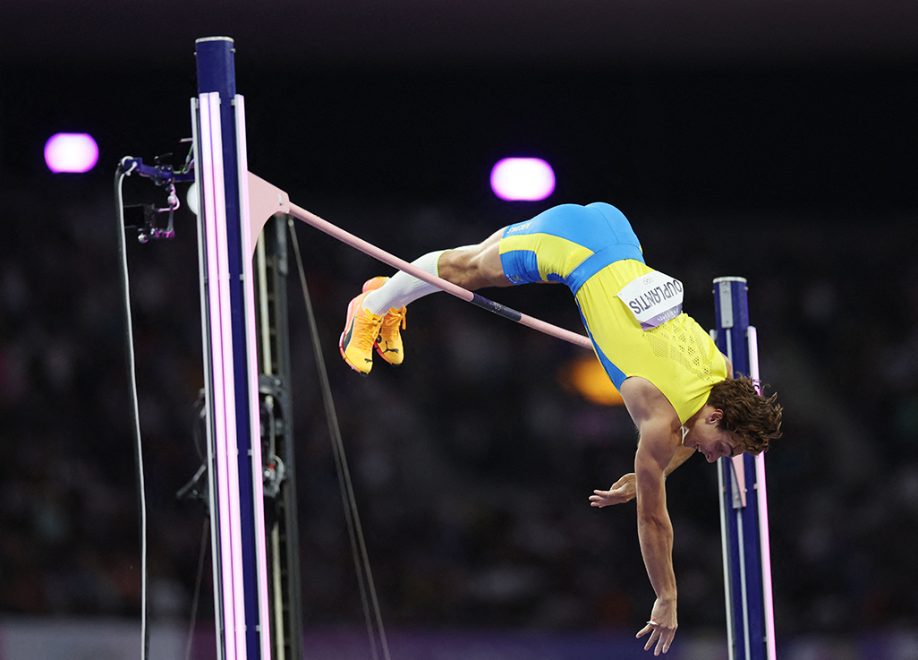 image Duplantis soars to amazing world record 