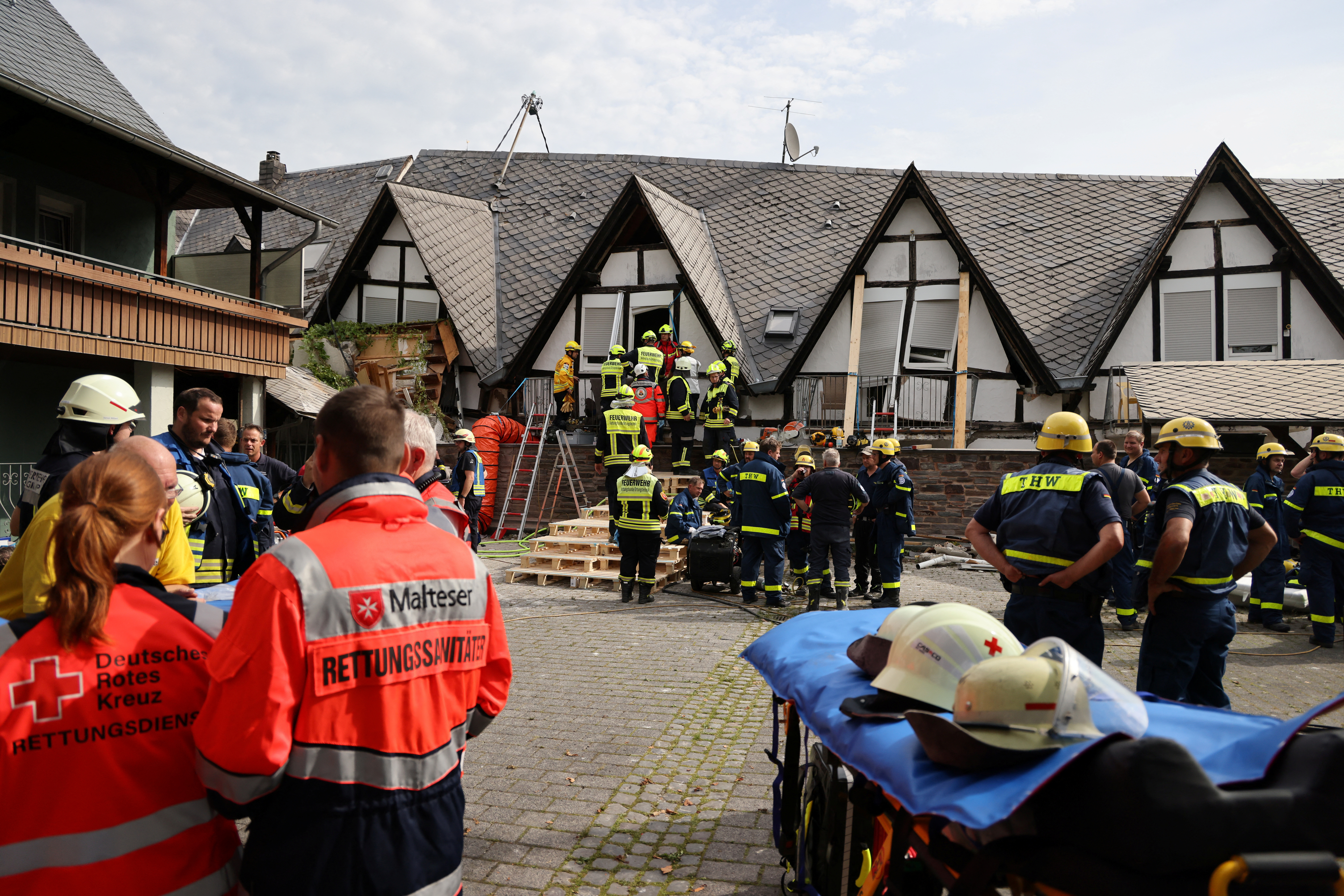 image German hotel collapse in Moselle wine valley kills two, traps others