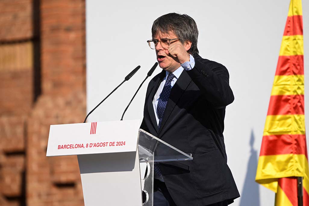 image Catalan separatist Puigdemont evades capture on chaotic return to Spain