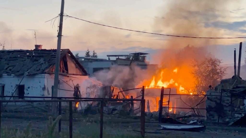 image Fighting continues in Kursk as video shows burnt-out Russian trucks