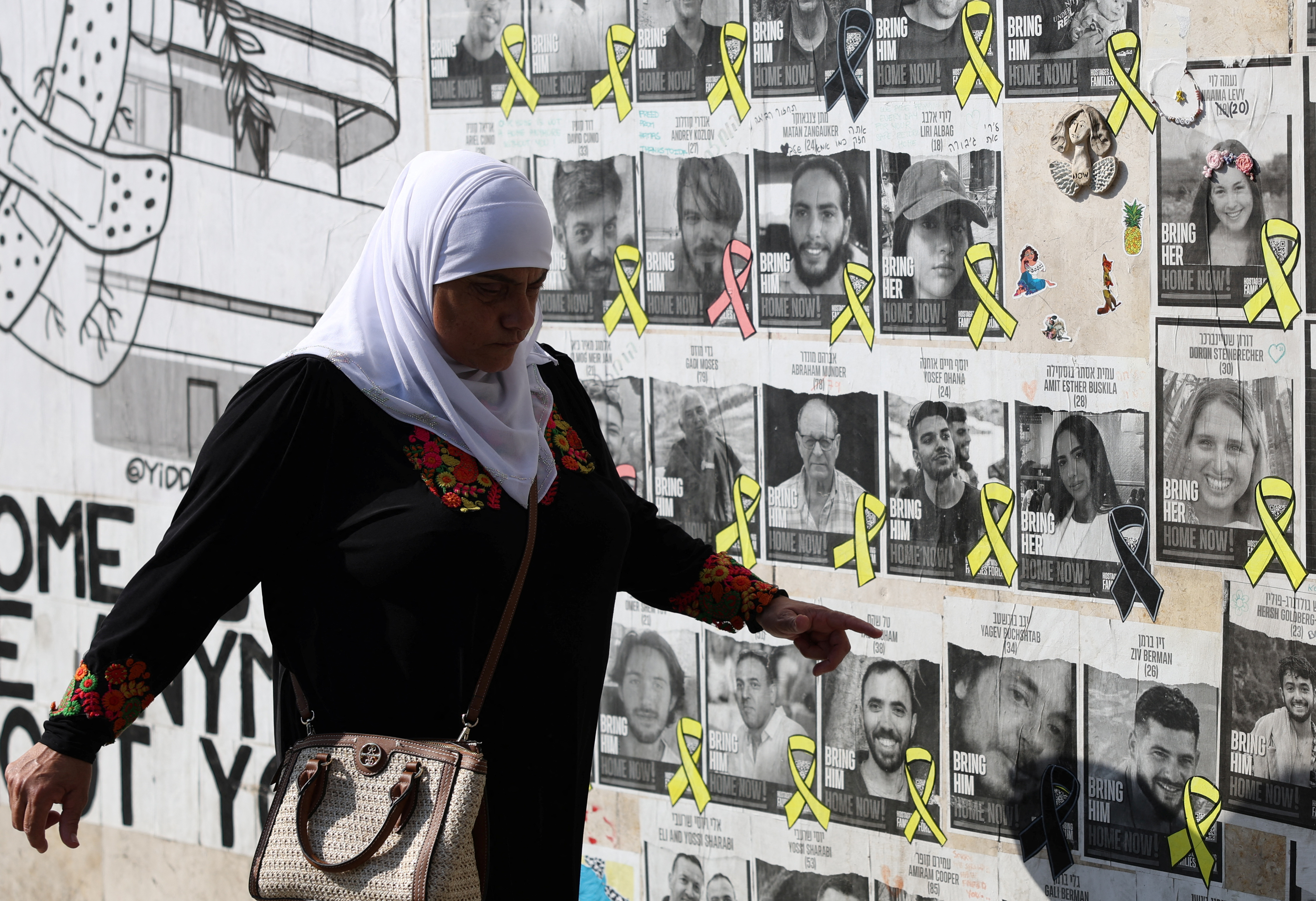 image Israeli military retrieves bodies of six hostages from Gaza