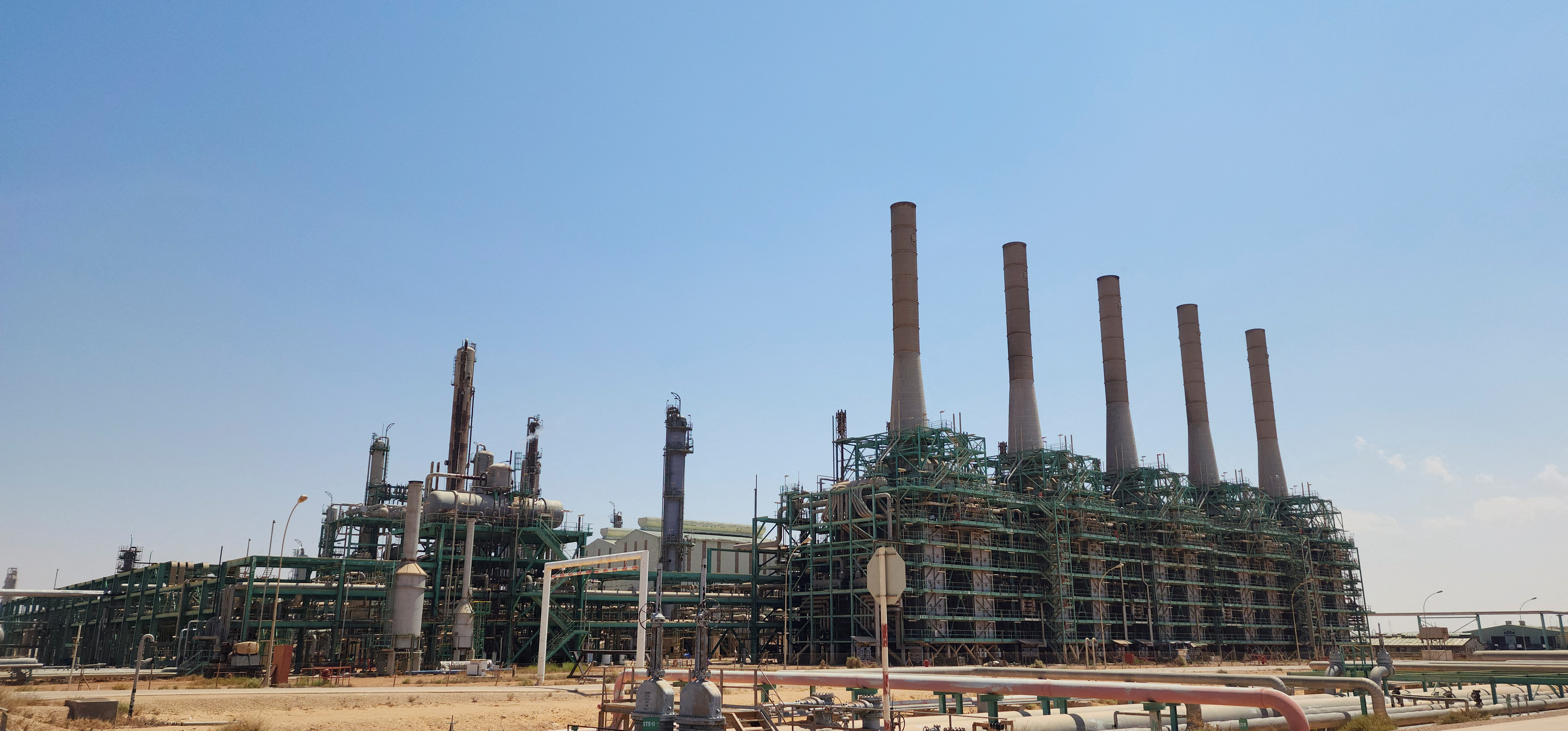 image Libya&#8217;s oil output falls more than half due to political standoff