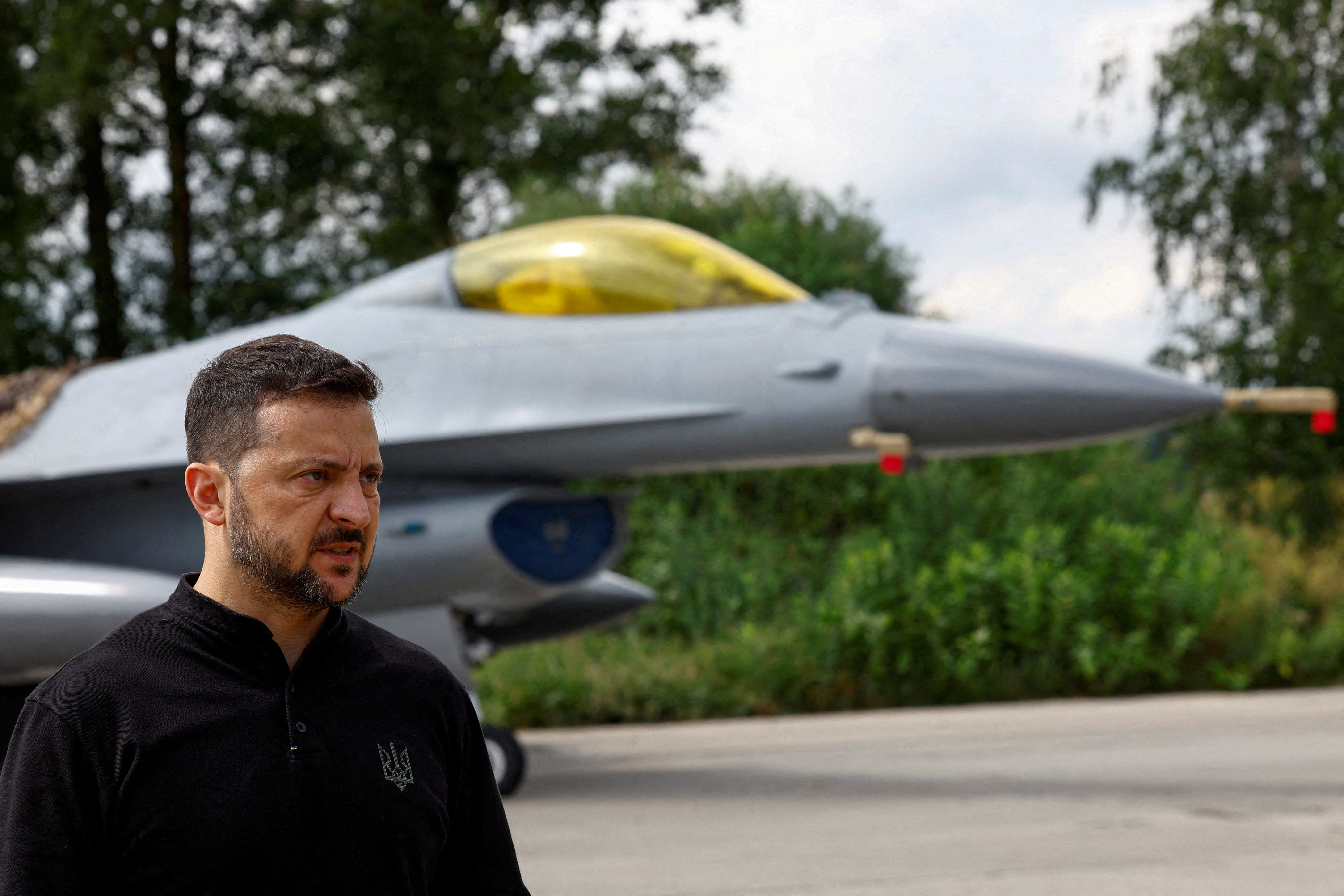 image Ukraine F-16 crashes, pilot dies during Russian airstrikes, Kyiv says