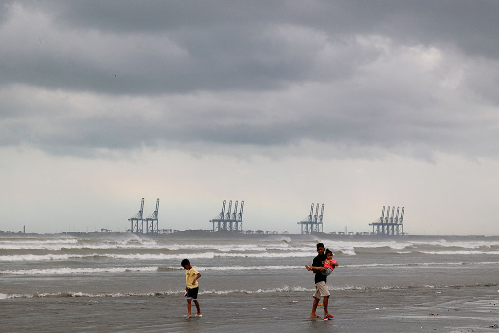 image Thousands evacuated as India, Pakistan brace for rare August cyclone