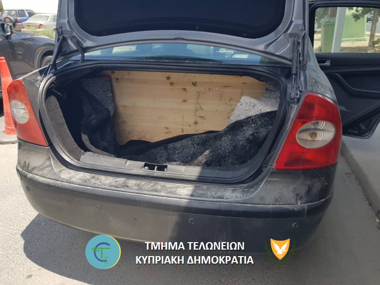 image Customs confiscate duty free tobacco and charge €20,000