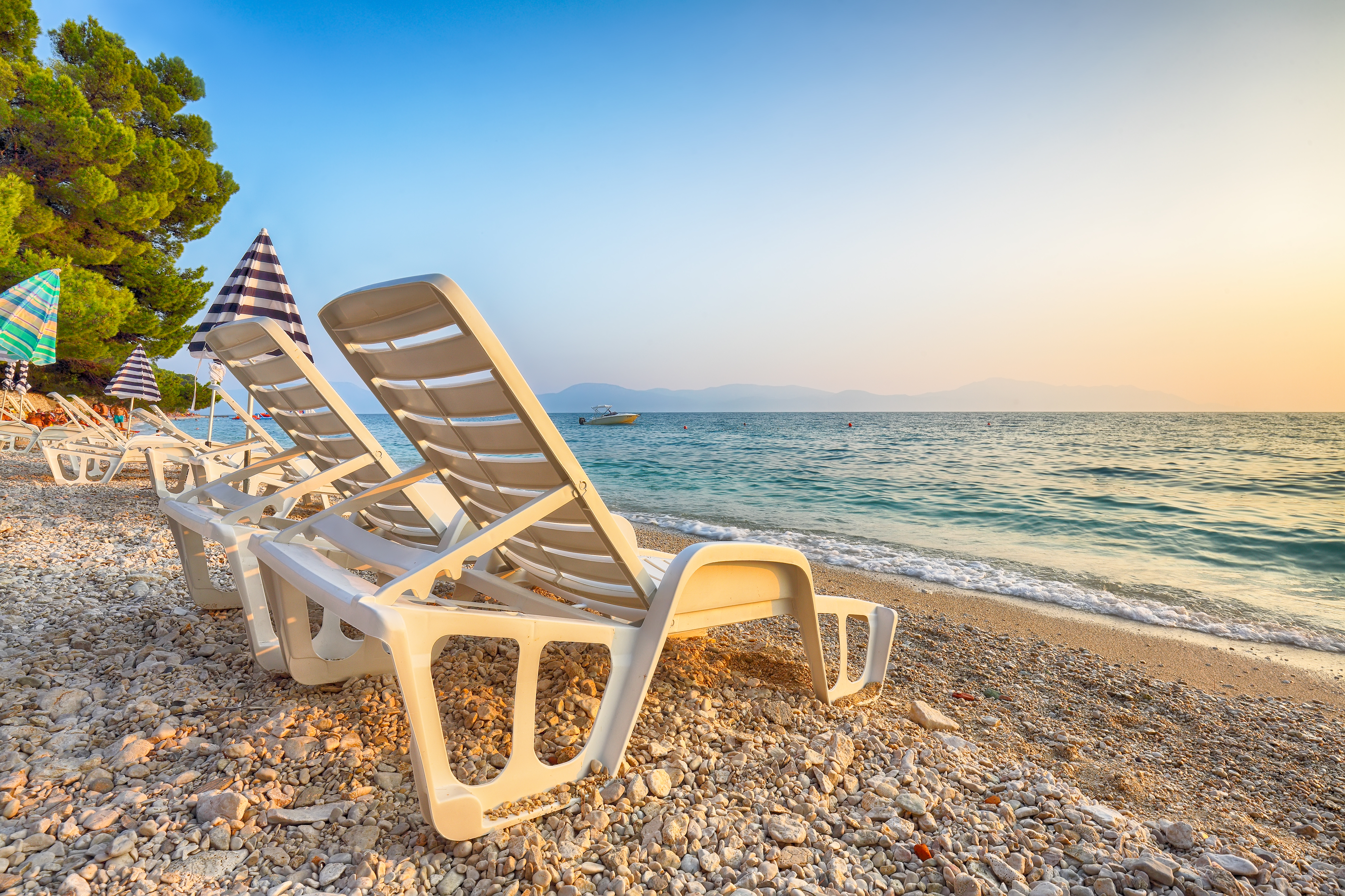 image Girls reported for stealing bag from sunbed in Larnaca