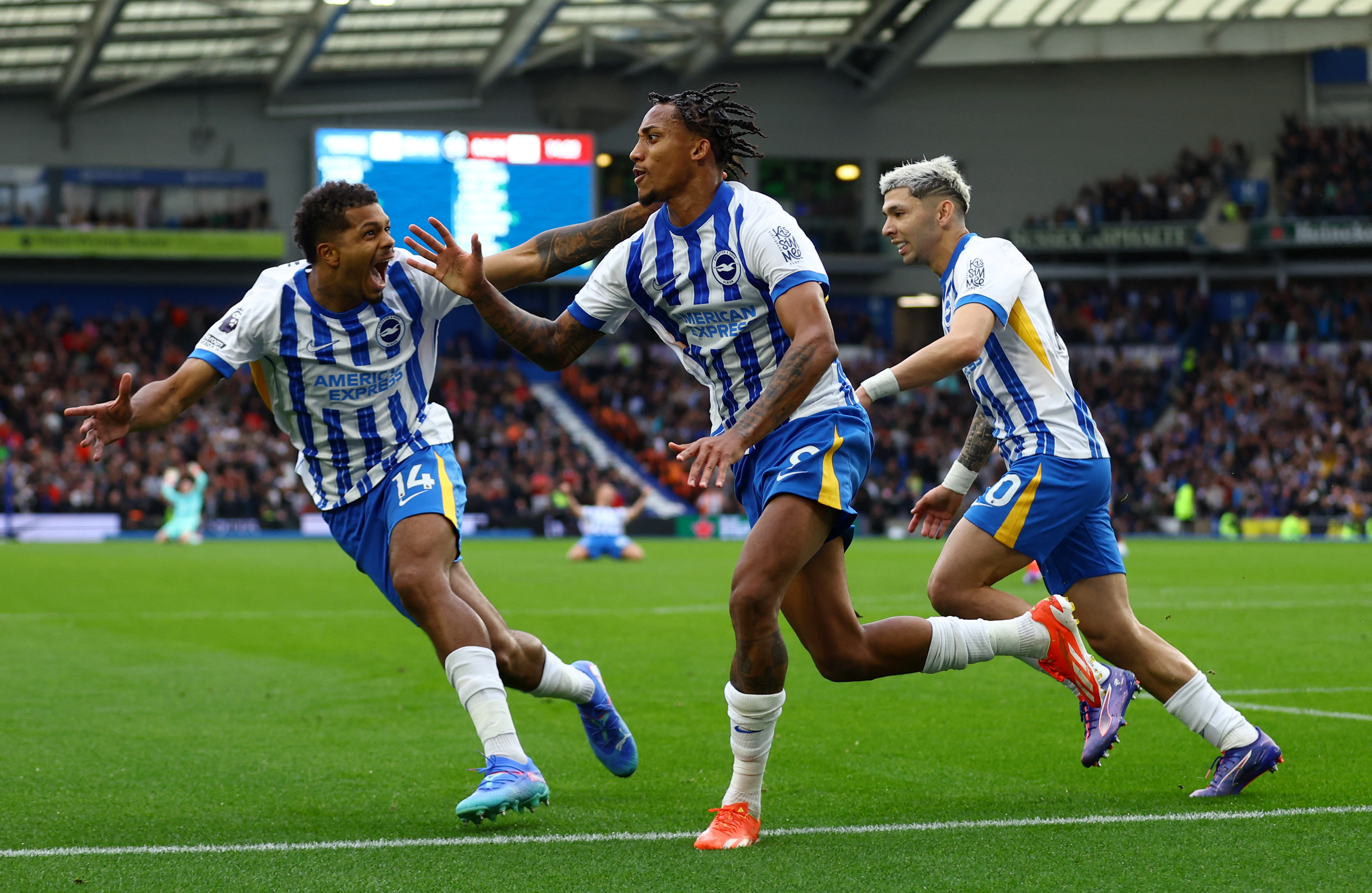image Brighton leave it late to beat Manchester United 2-1