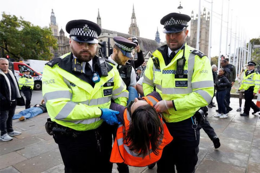 image UK resumes bid for tougher police powers over street protests