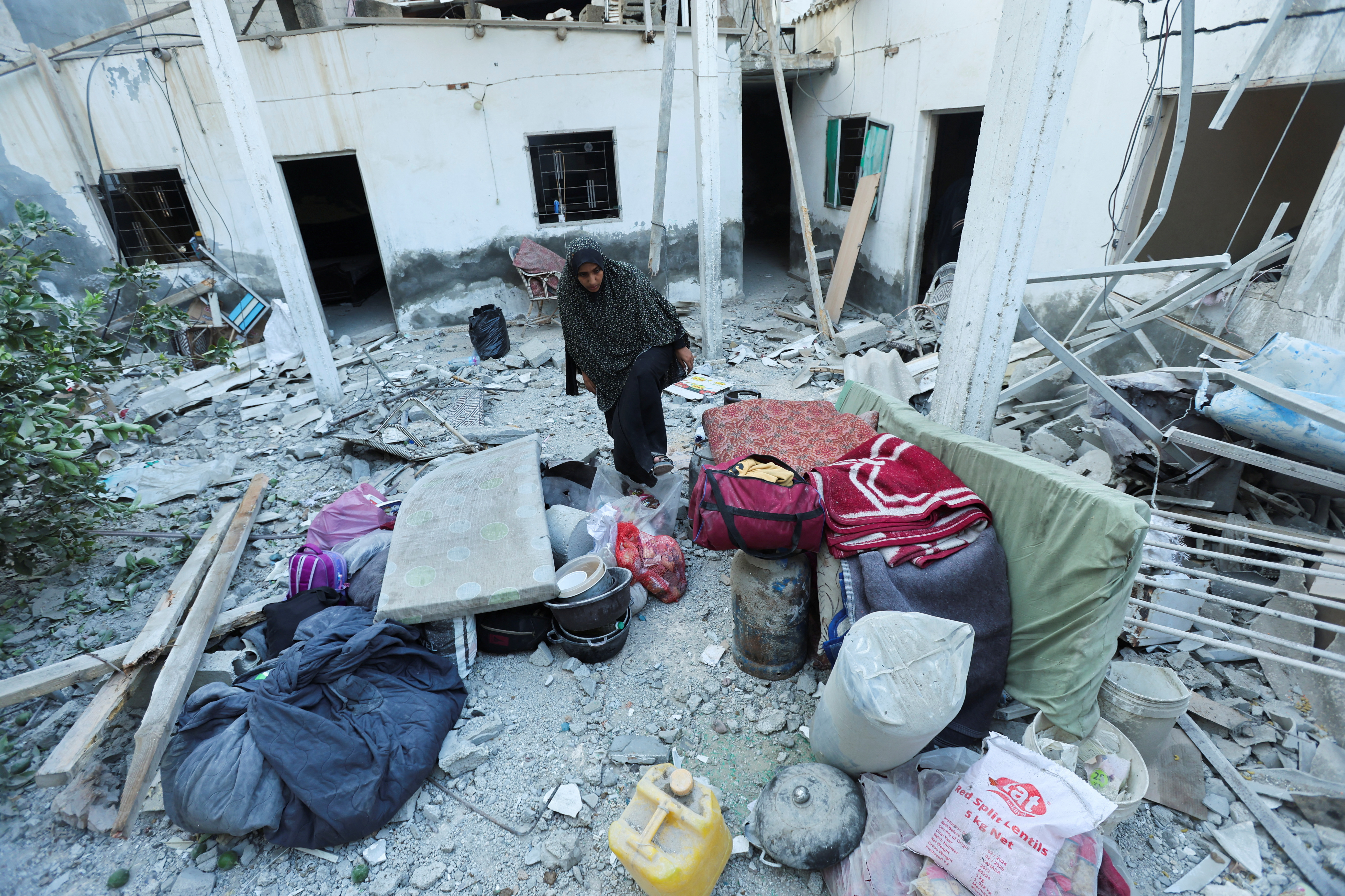 image Israeli strikes kill five at hospital, Gaza officials say, after abortive talks