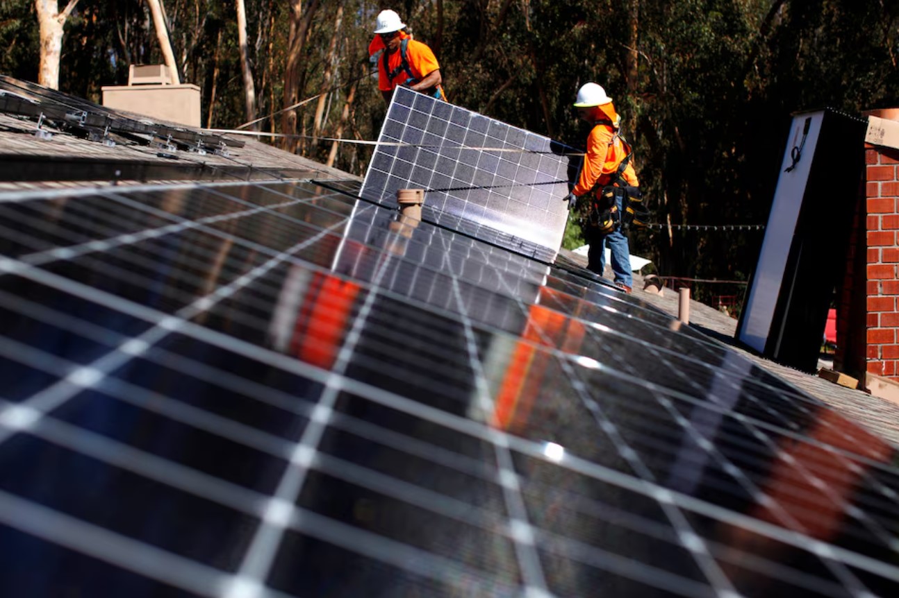 image US clean energy jobs grew twice as fast as overall jobs in 2023