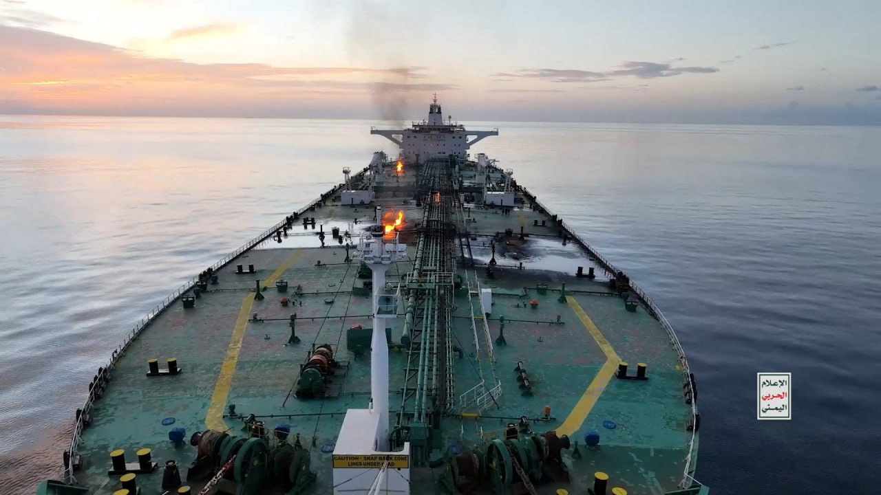 image Salvage operation of MV Sounion oil tanker about to start