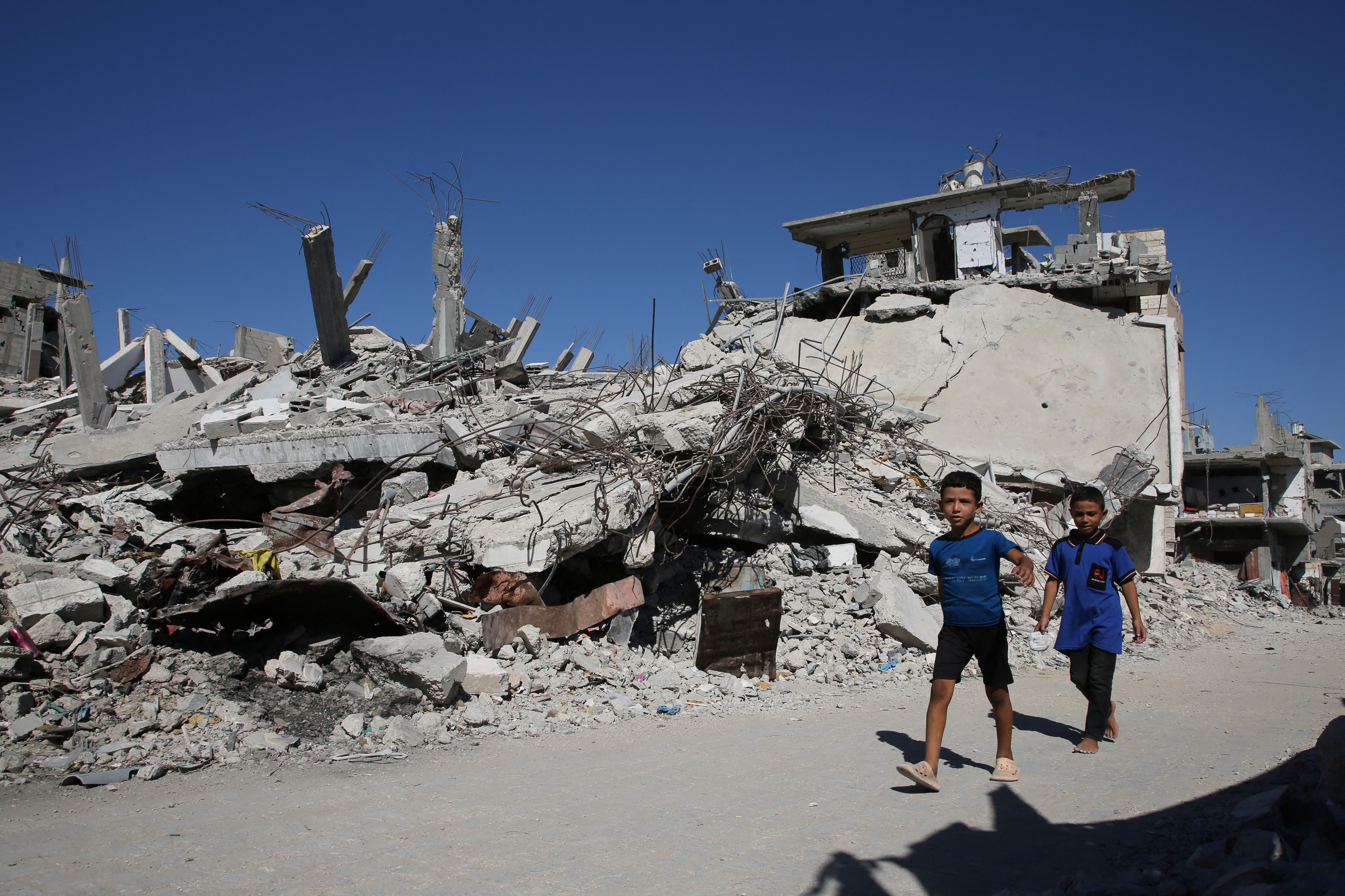 image Dozens killed, wounded in Israeli strikes on Gaza tent camp