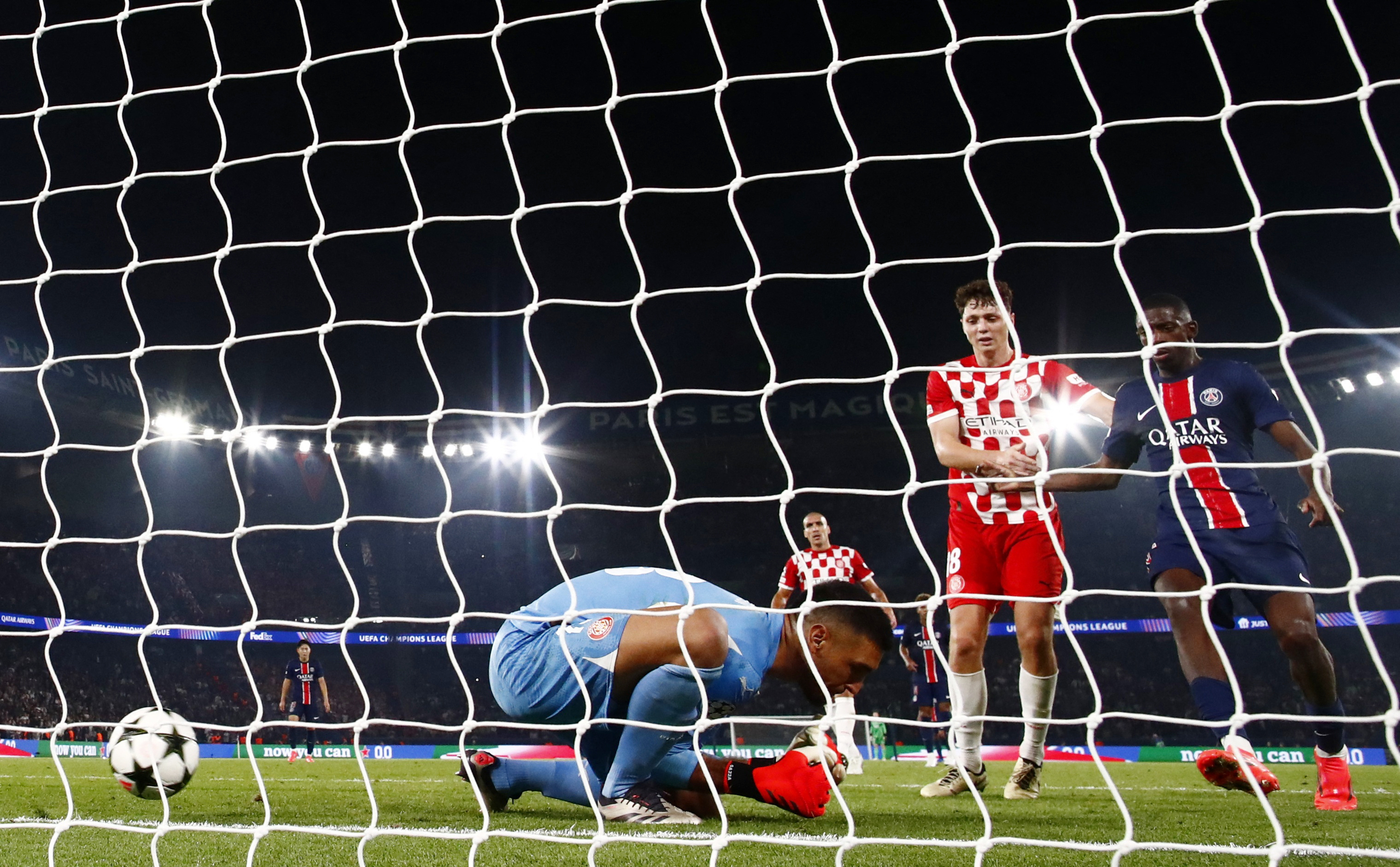 image Inter Milan hold Man City to 0-0 draw, late Gazzaniga howler gifts PSG win over Girona