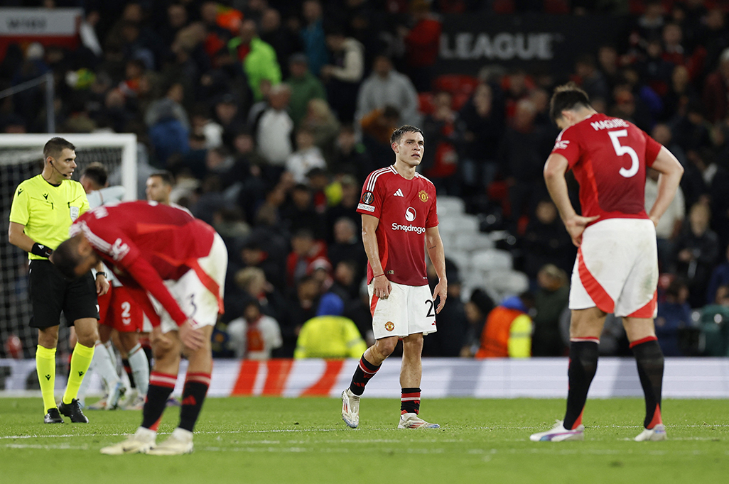 image Man Utd held by Twente, Lazio and Galatasaray win