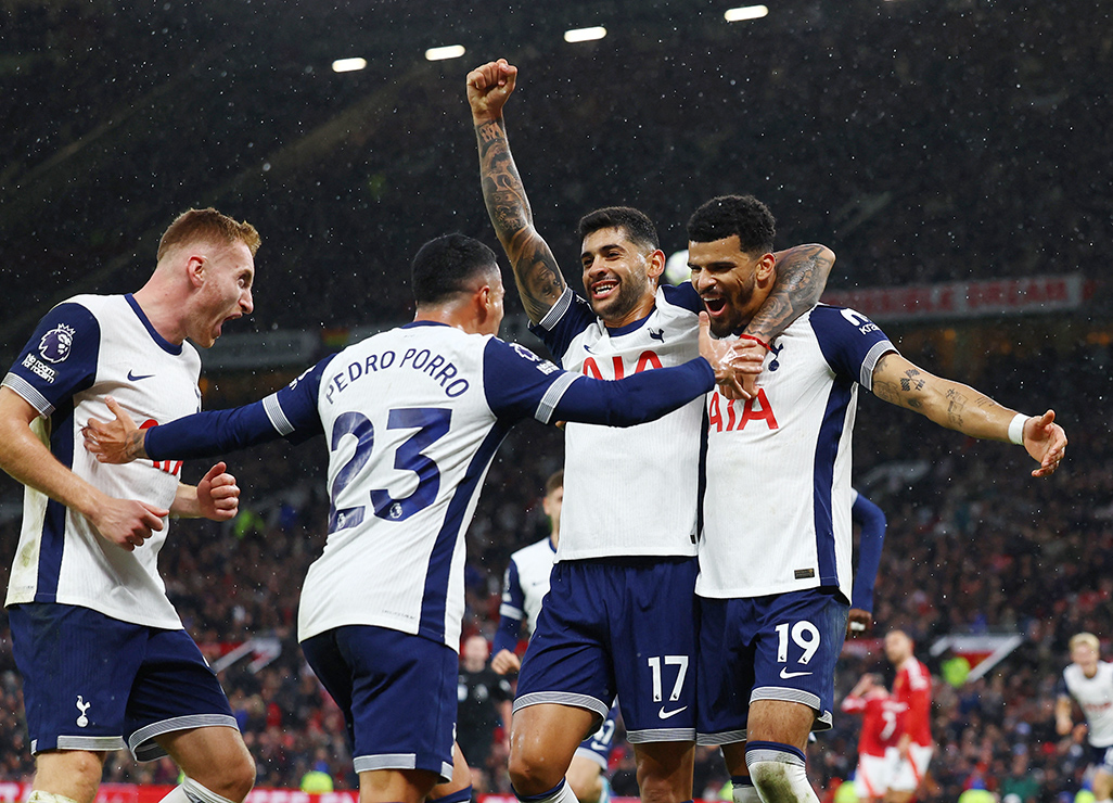 image Slick Spurs romp to 3-0 win over 10-man Manchester United