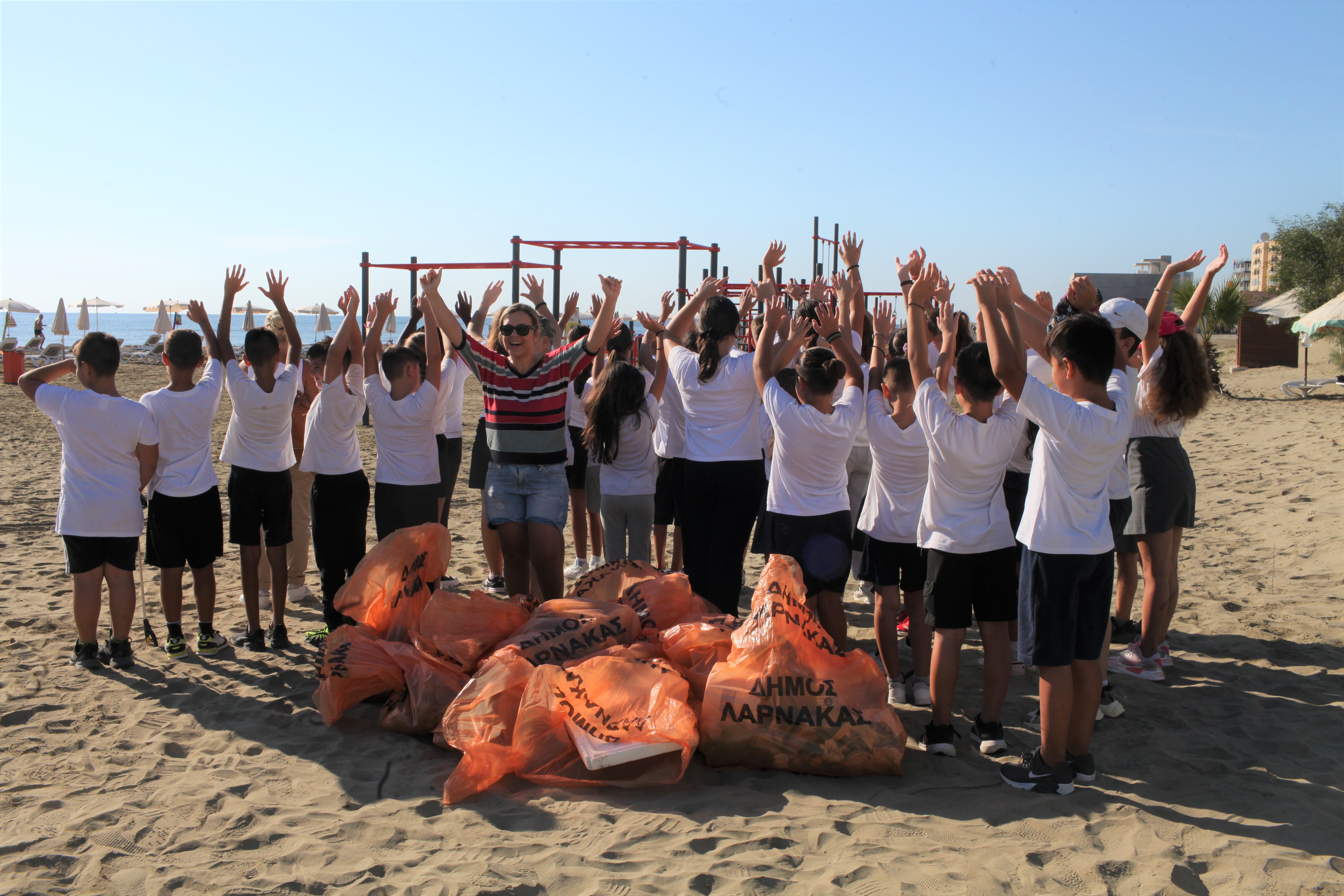 image Volunteers clean Kastela Beach
