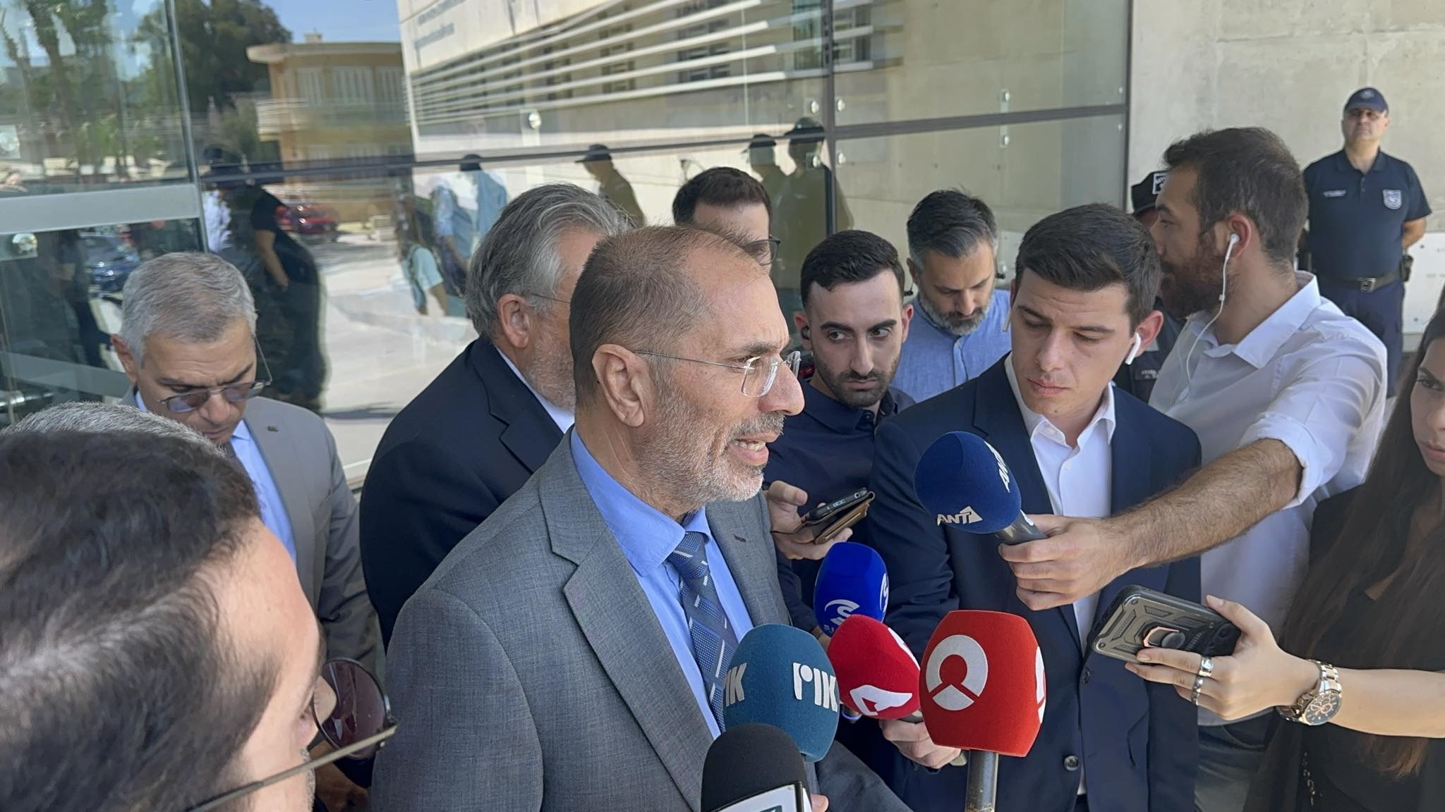 image Supporters condemn ouster of auditor-general