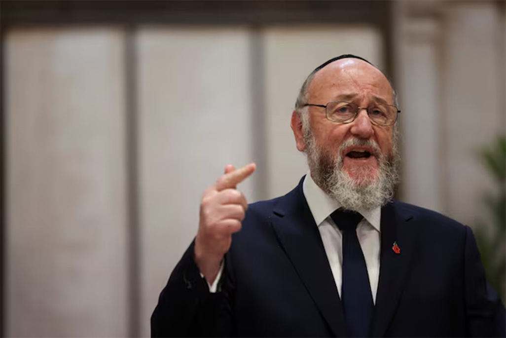 image UK chief rabbi slams Israel arms ban