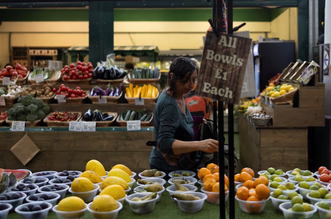 image UK inflation steady in August, services prices accelerate