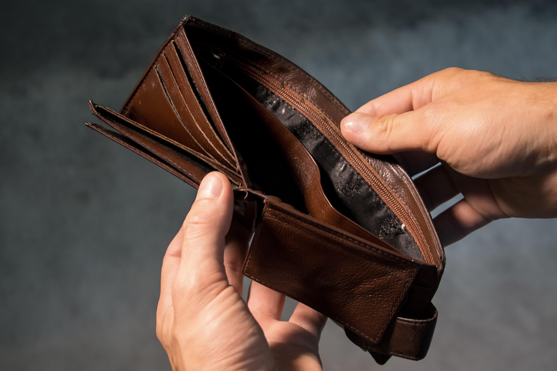 image 14% of employed households at risk of poverty