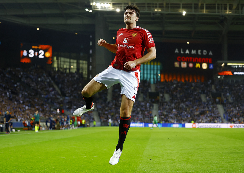 image Maguire saves Man United in Porto thriller
