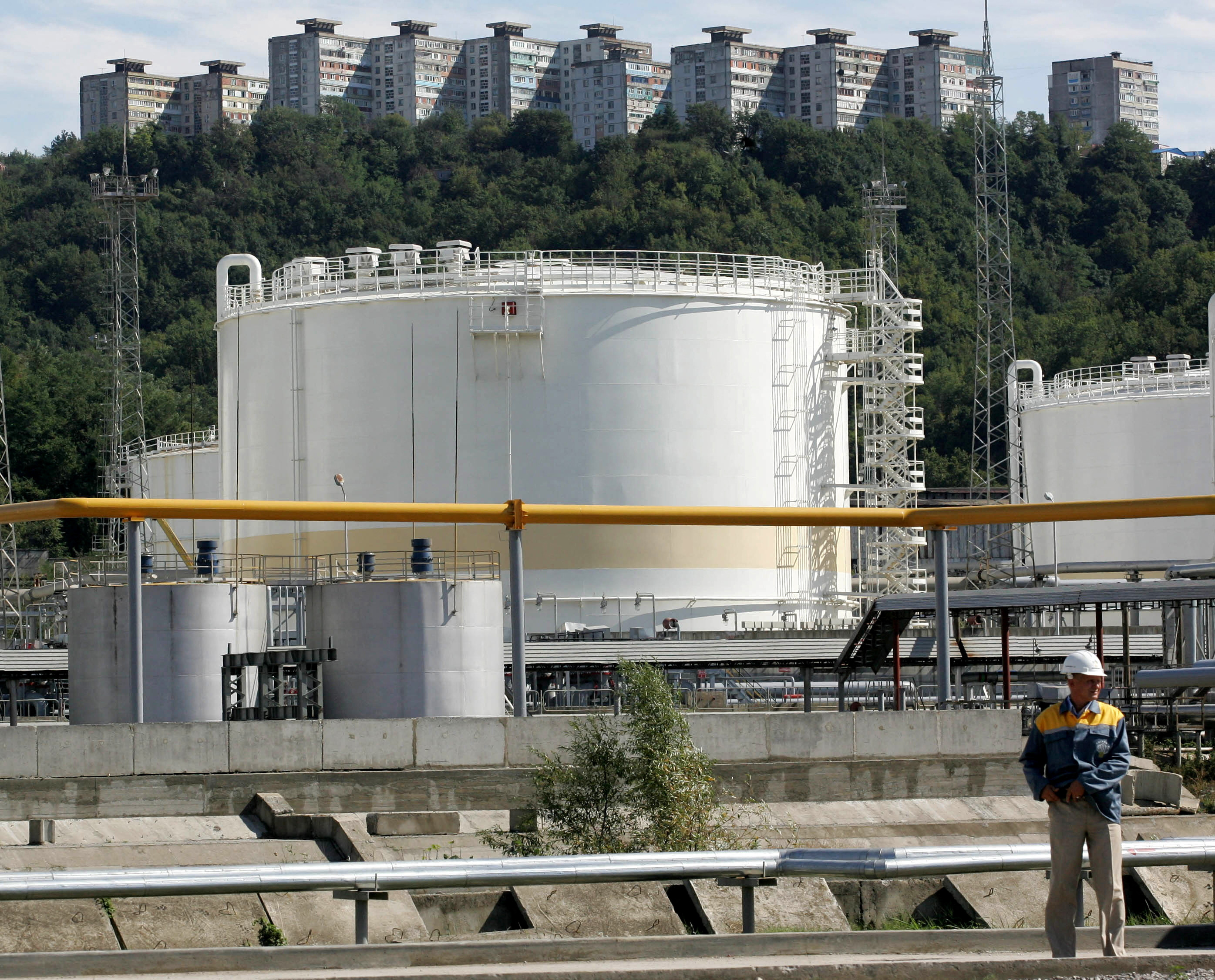 image Geopolitical risk premium in oil market slips slightly, Goldman Sachs says