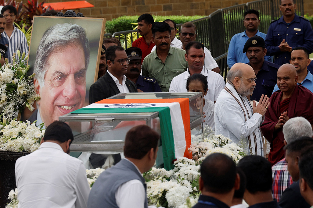 image Hundreds gather to pay last respects to India&#8217;s iconic business tycoon Tata