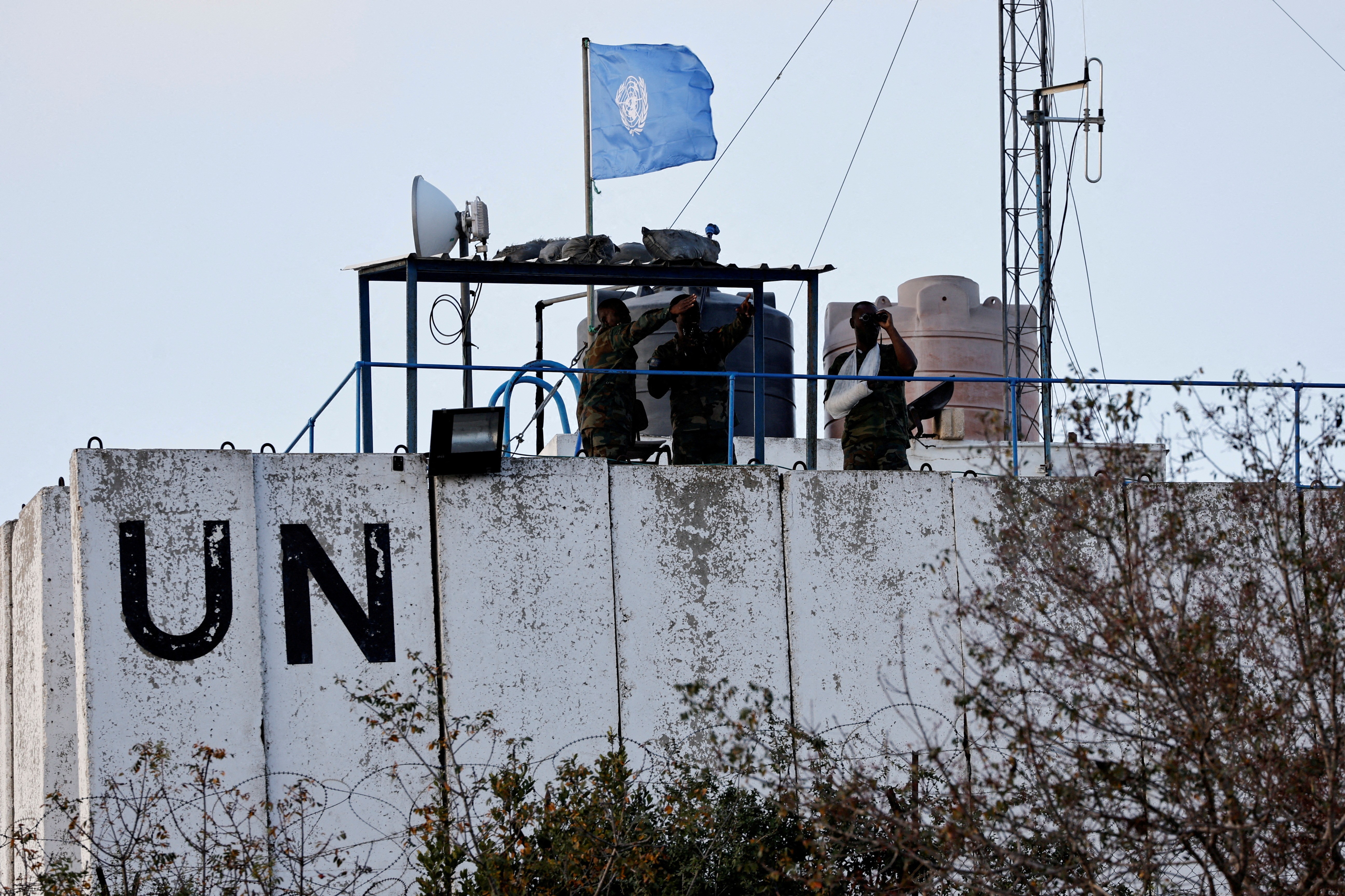 cover UN slams Israel as tanks storm peacemaker base