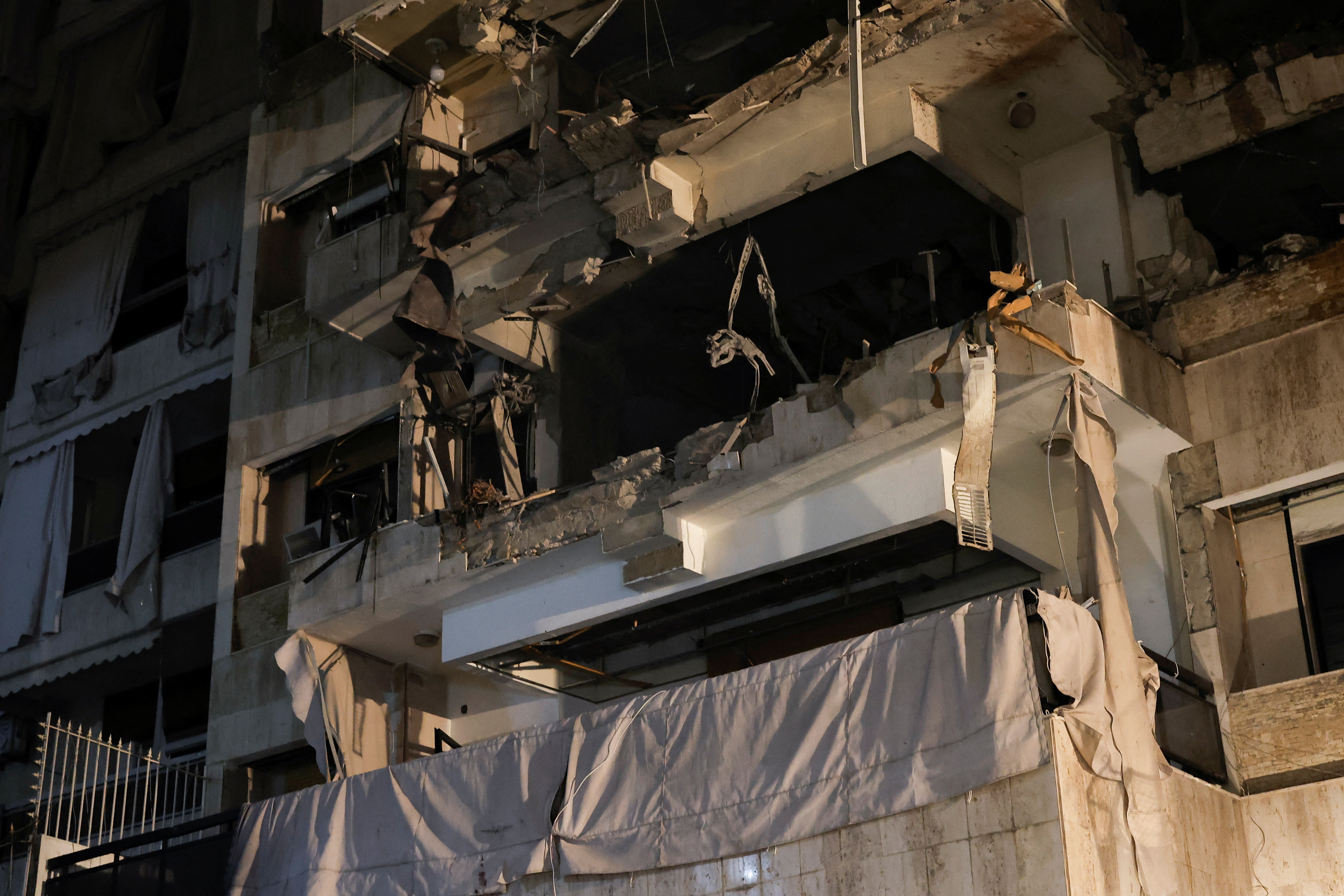 image Israeli strikes kill 22 in Beirut as Hezbollah leader evades assassination