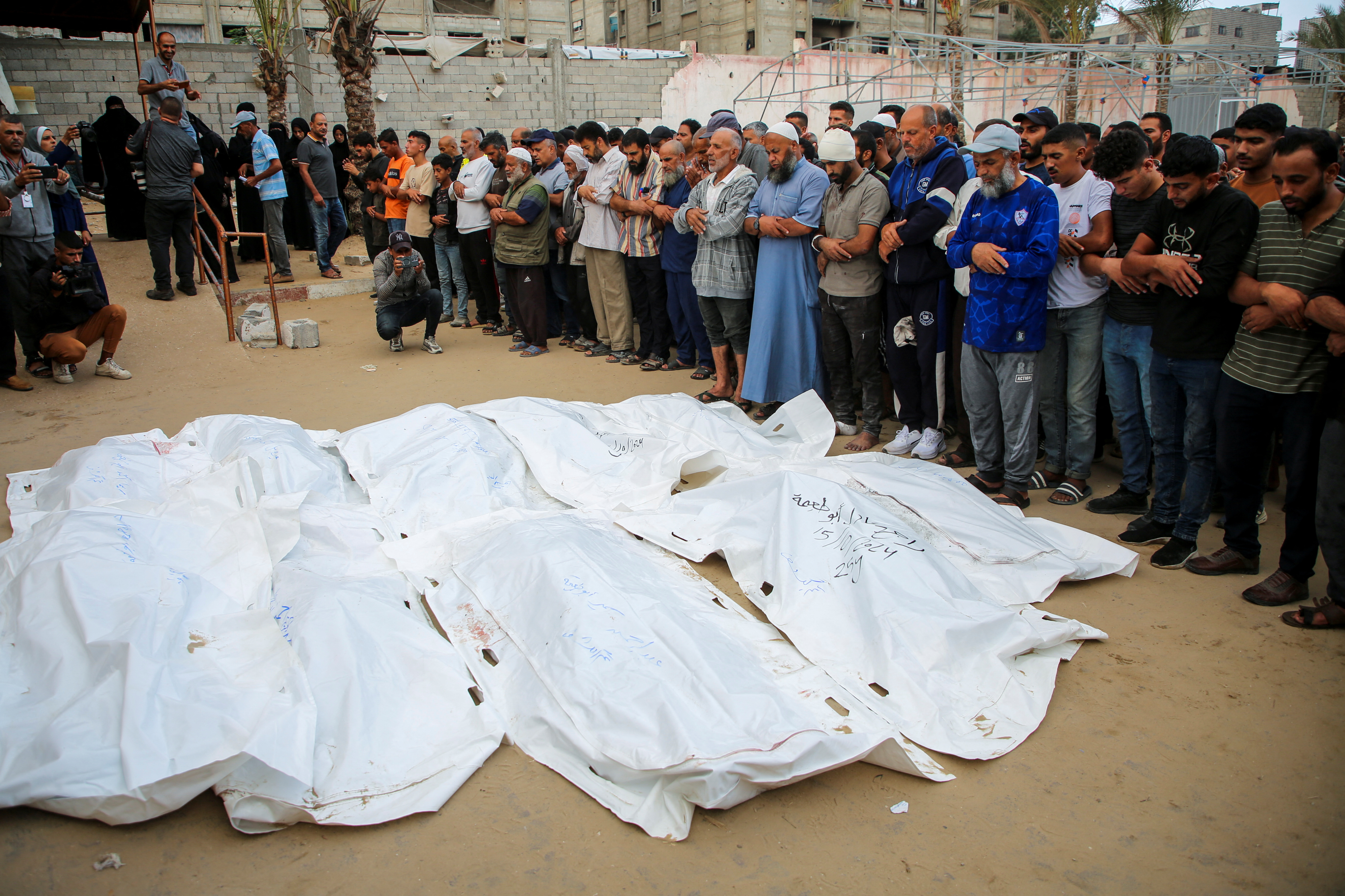 image Israel kills at least 40 in Gaza, tanks deepen raid in the north