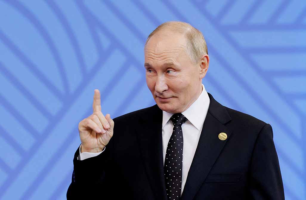 image Putin warns Middle East on brink of full-scale war, debates Ukraine