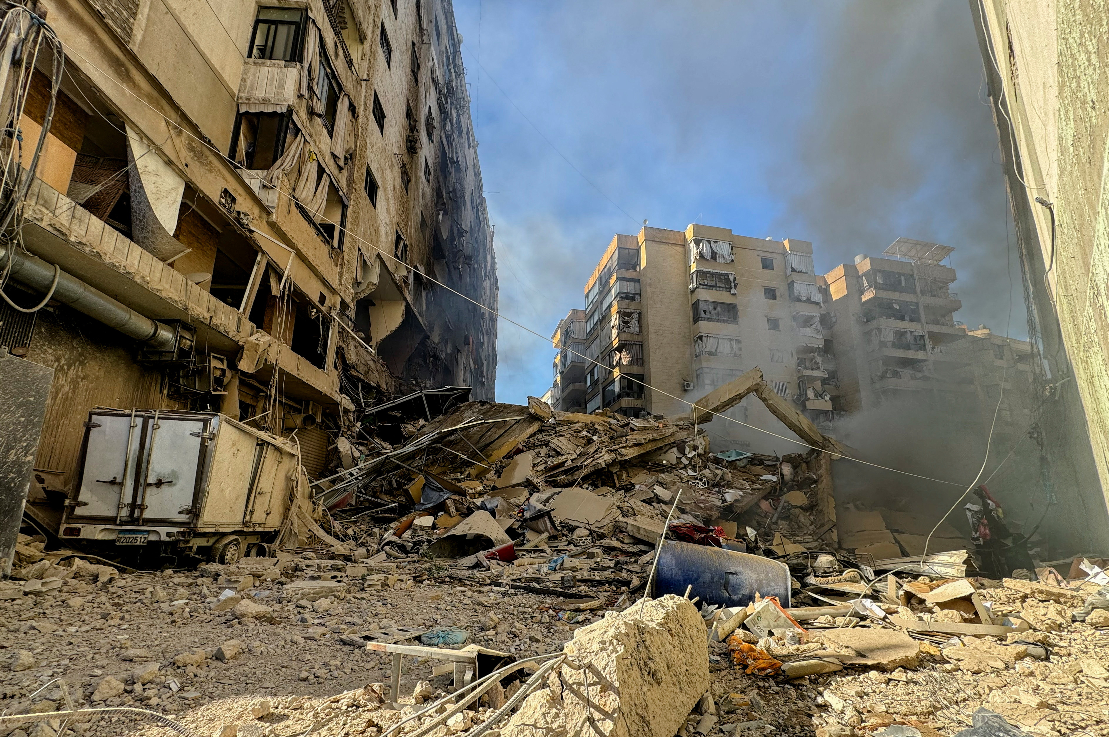 image Israeli strike kills Lebanese troops as France hosts aid conference