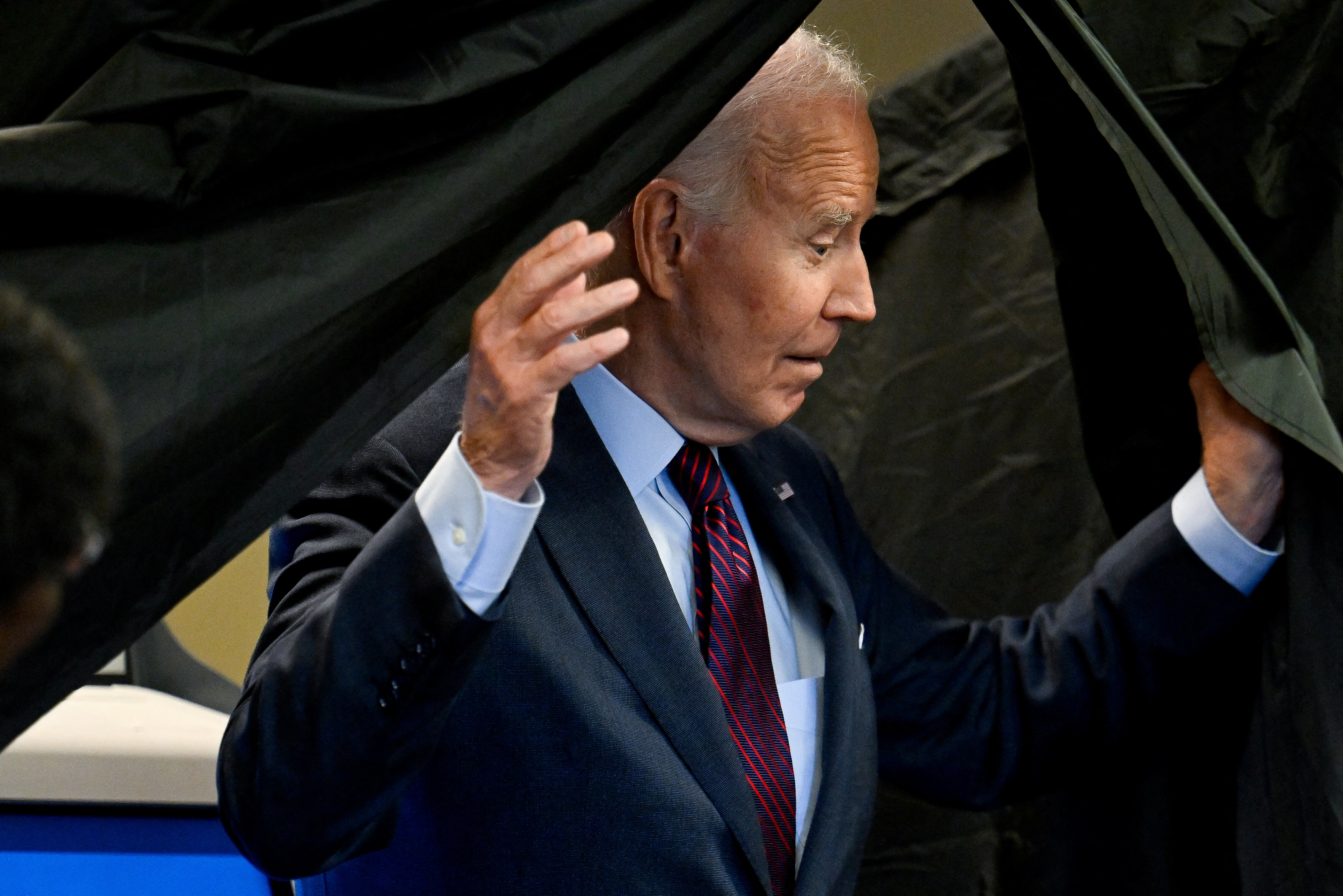 image Biden casts early ballot for Harris as Election Day nears