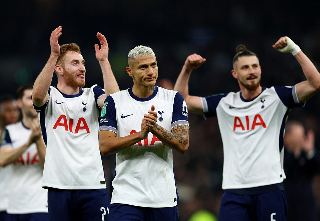 image Spurs sink City, United thump Leicester to make League Cup quarters