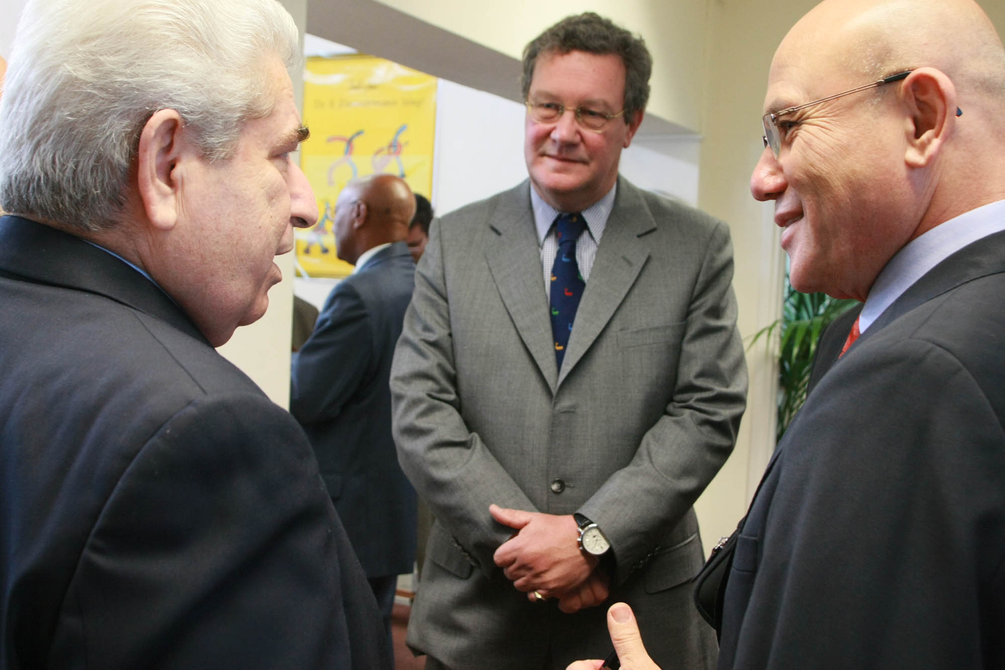 image Ex-UN advisor questions British bases in Cyprus after Chagos deal