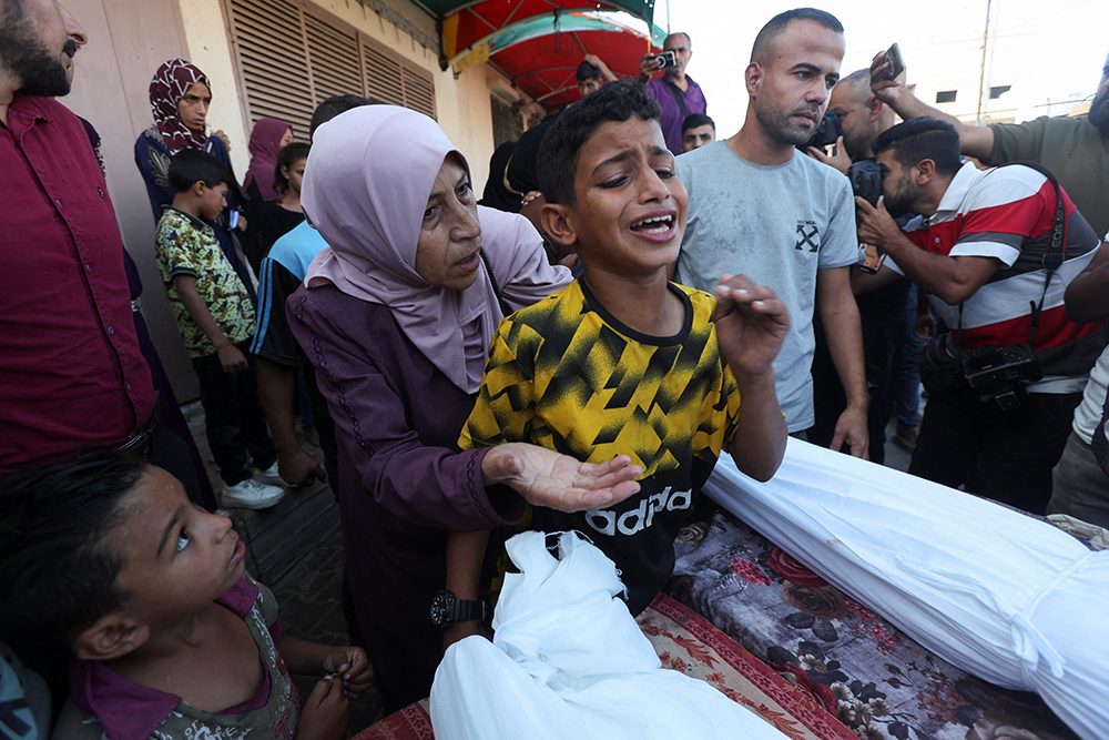 image Israel carries out new strikes in Gaza, UN chief says many trapped in north
