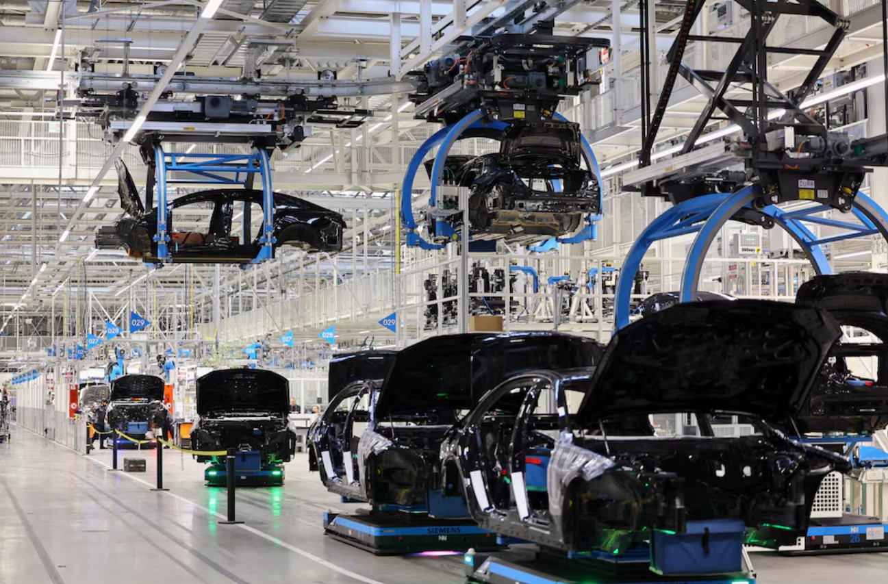 image German engineering orders decline in September, association says