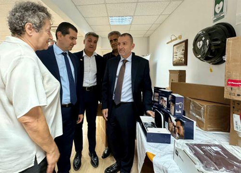 image Australian Cypriots donate medical equipment to Makarios hospital