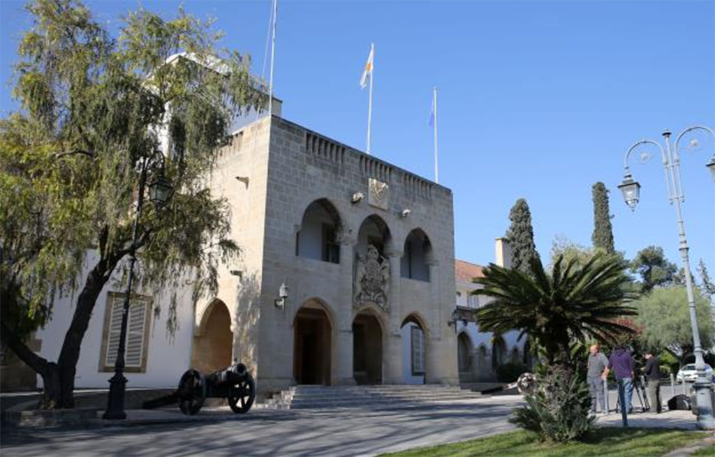 image Former advisors take president to court