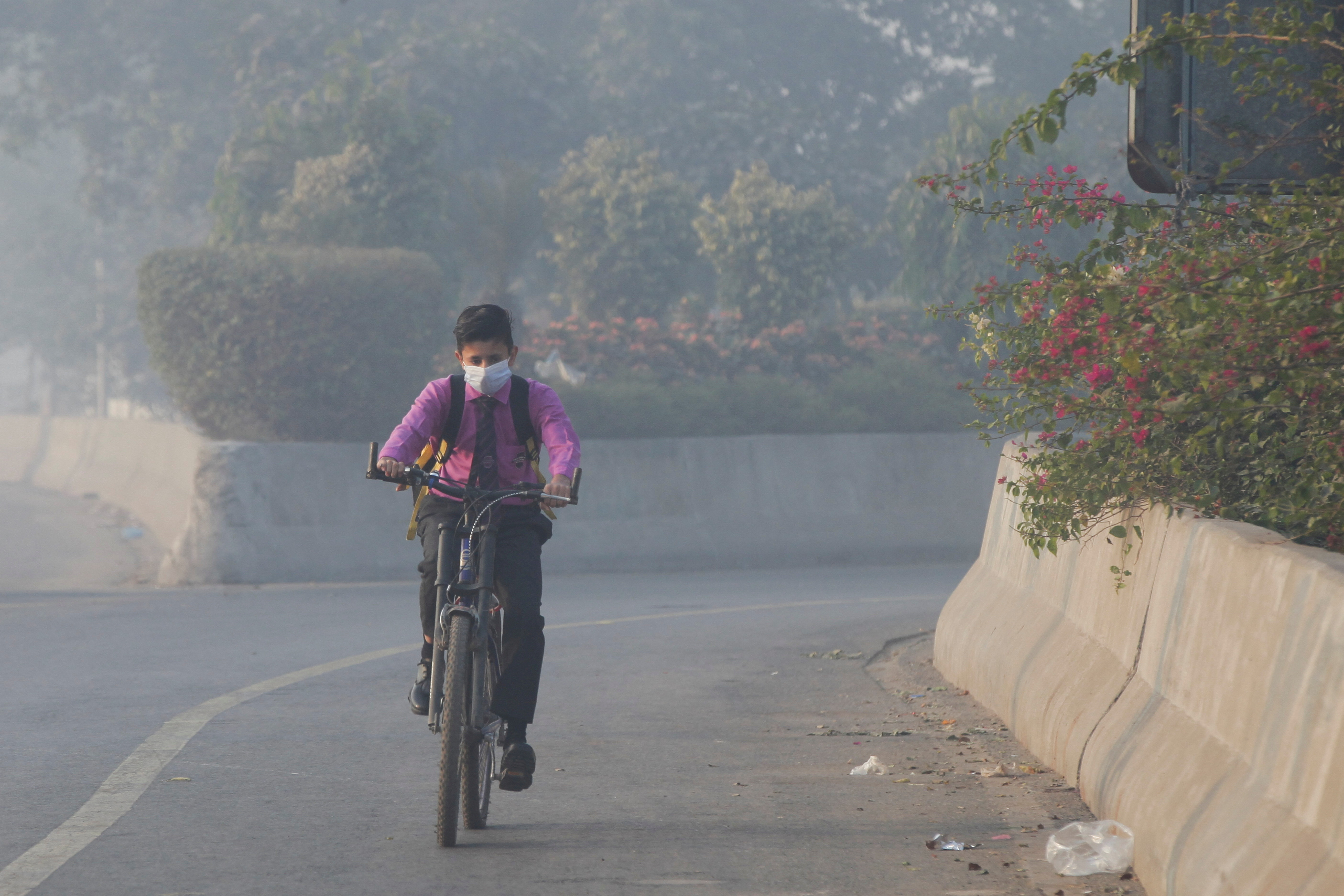 image Lahore air pollution hits historic high, forcing school closures