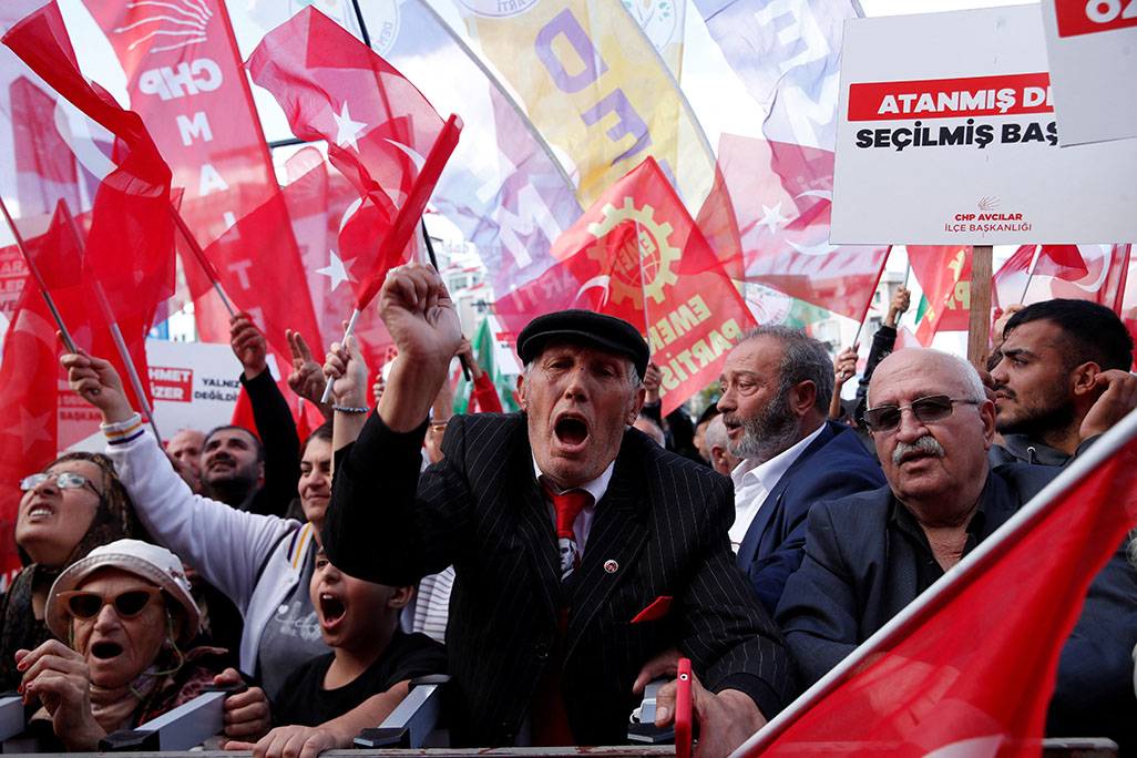 image Turkey unseats Kurdish mayors in crackdown after peace proposal
